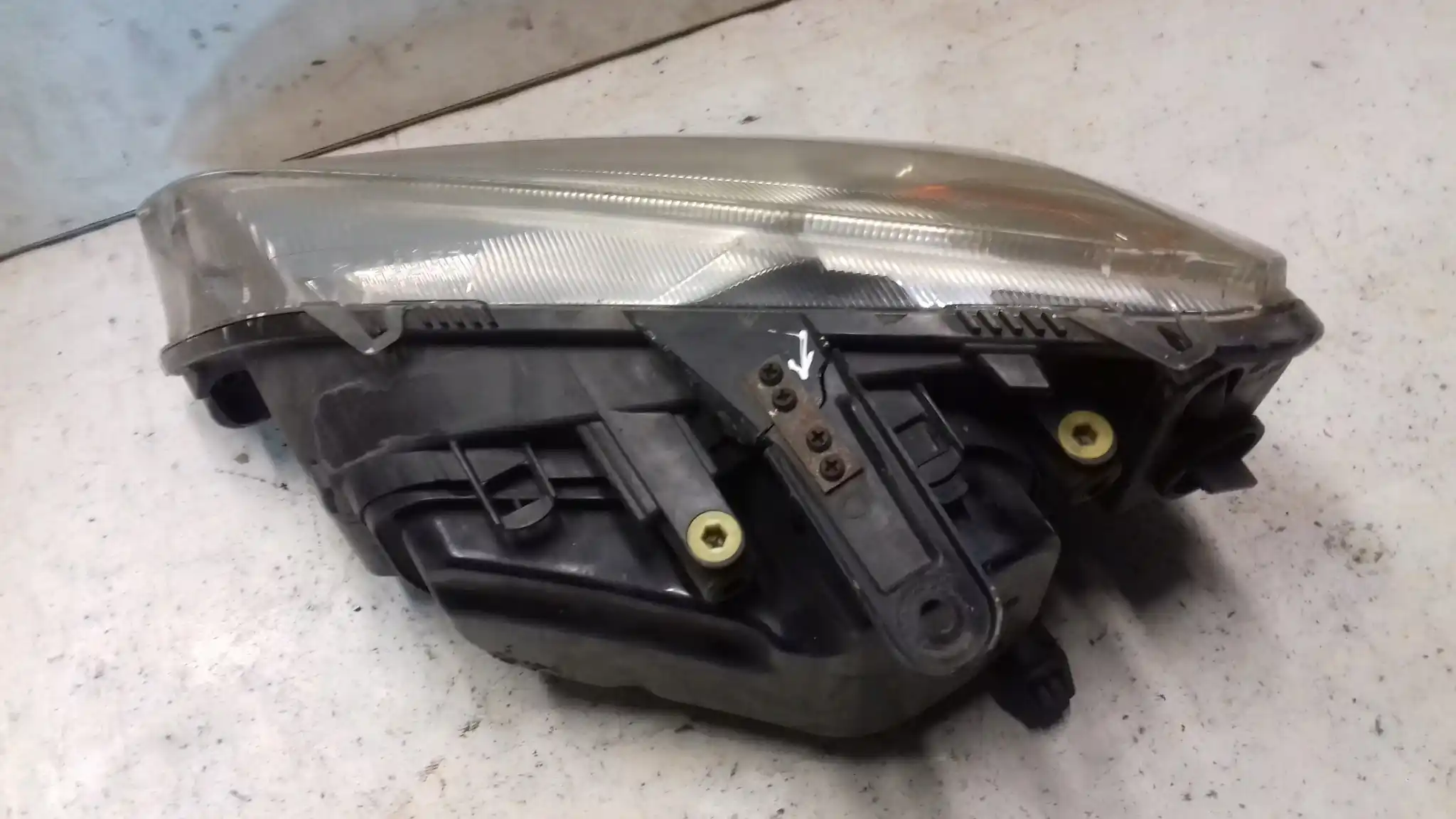 LAMPA PRAWY PRZÓD PRZEDNIA FORD C-MAX MK1 03-06