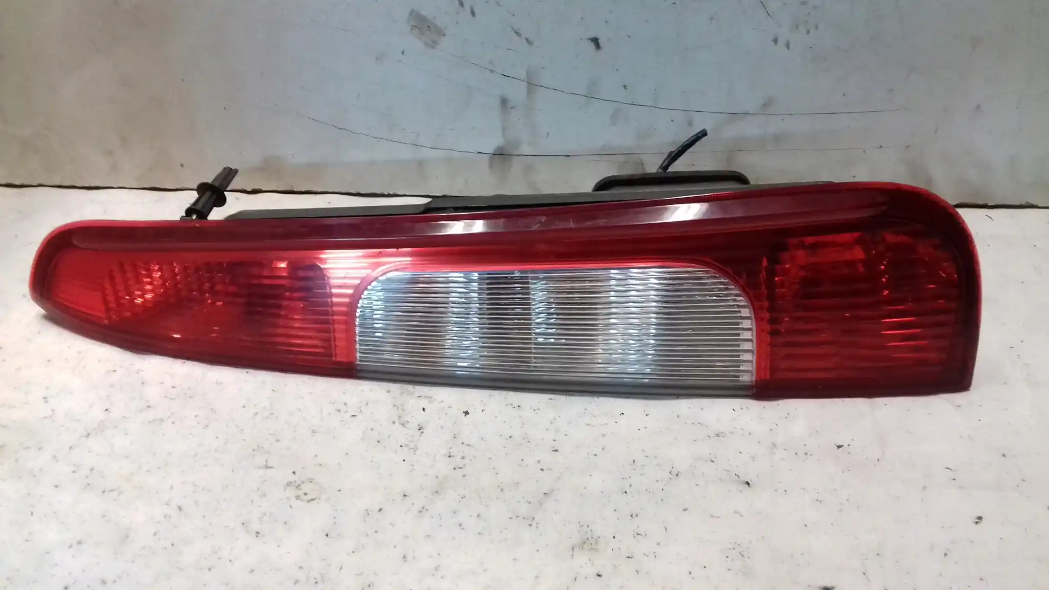LAMPA PRAWY TYŁ TYLNA 3M5113A602AA FORD C-MAX MK1 03-06
