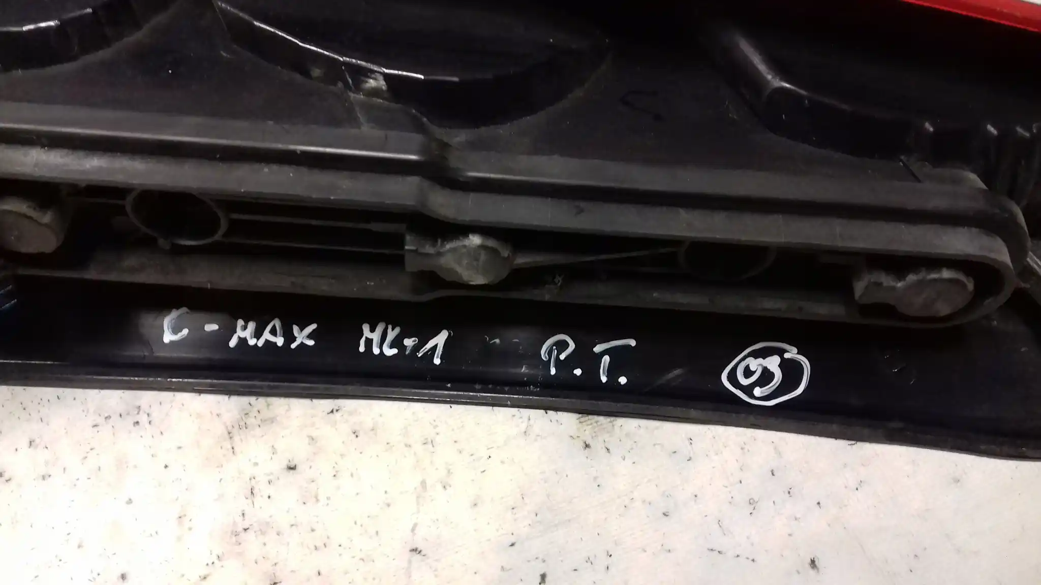 LAMPA PRAWY TYŁ TYLNA 3M5113A602AA FORD C-MAX MK1 03-06