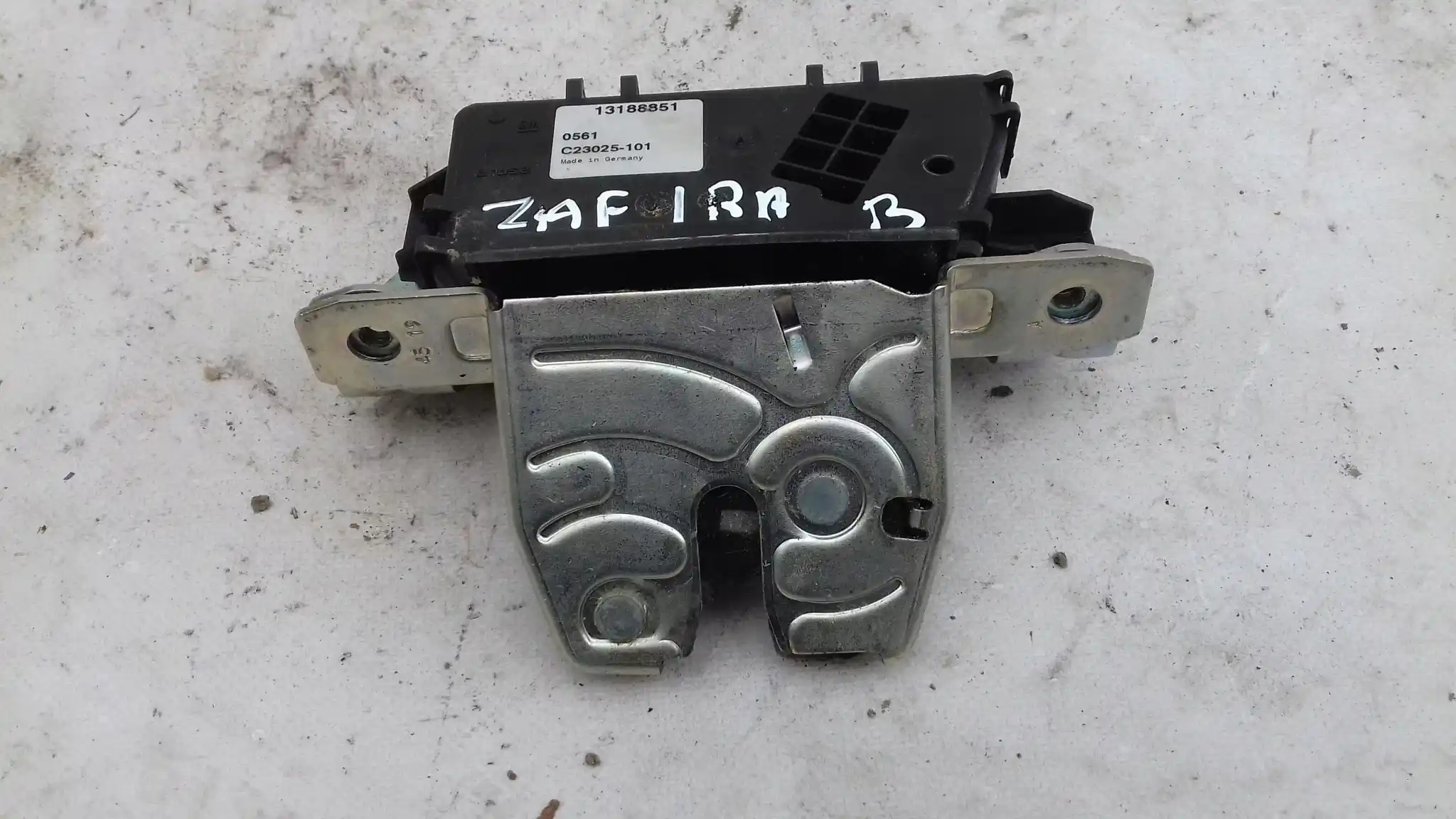 ZAMEK KLAPY TYŁ TYLNEJ 13188851 OPEL ZAFIRA B 05-