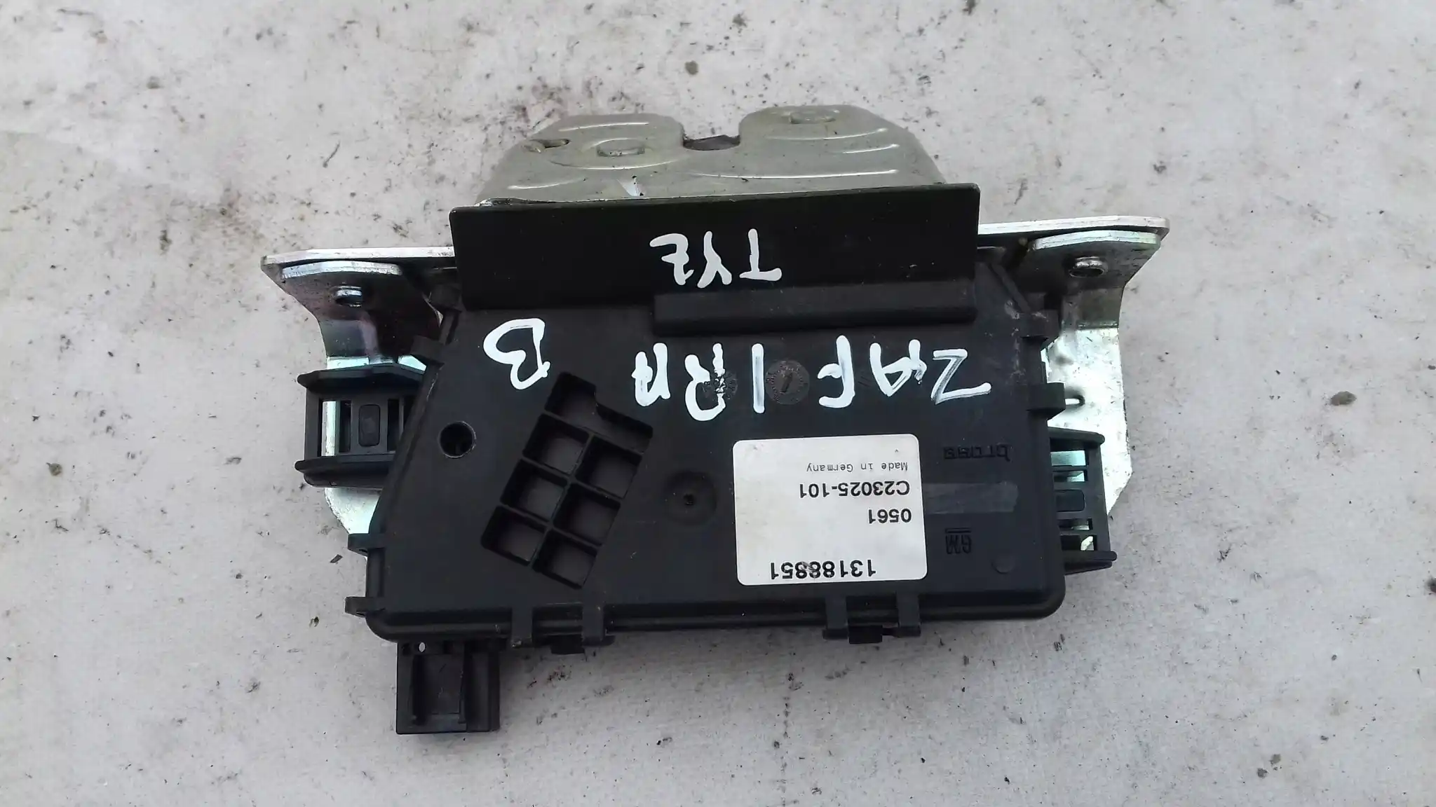 ZAMEK KLAPY TYŁ TYLNEJ 13188851 OPEL ZAFIRA B 05-