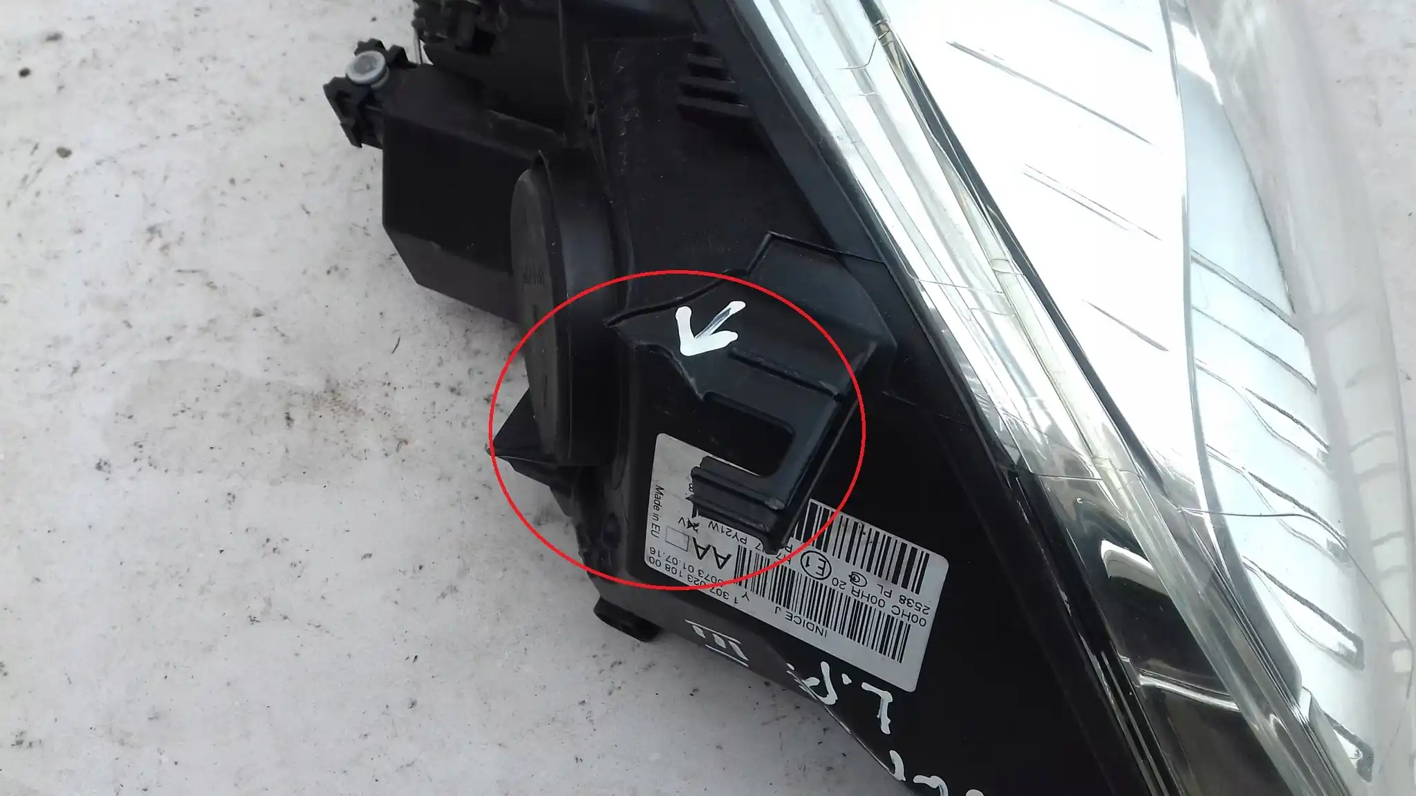 LAMPA LEWY PRZÓD PRZEDNIA 130702310800 RENAULT MEGANE III 08-13