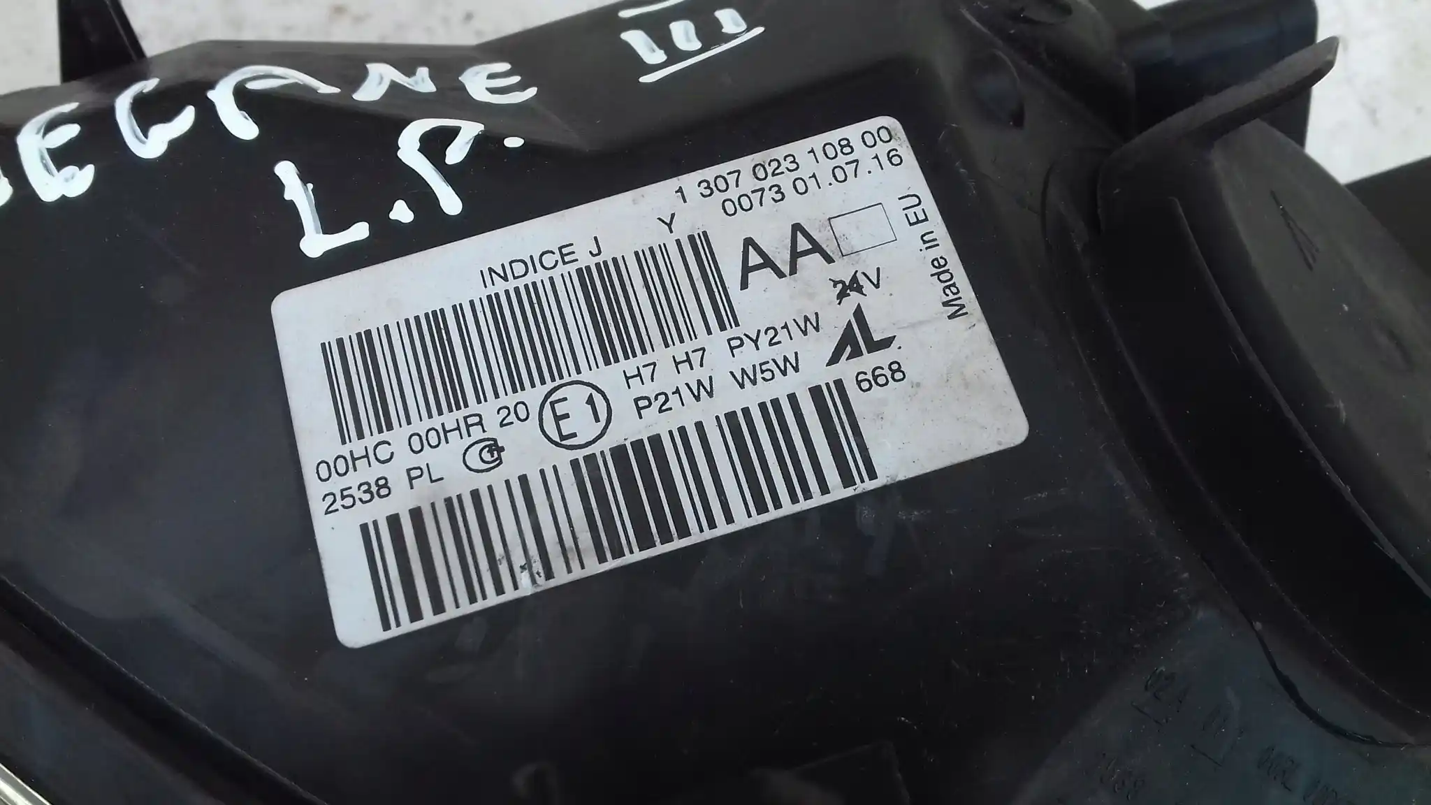 LAMPA LEWY PRZÓD PRZEDNIA 130702310800 RENAULT MEGANE III 08-13