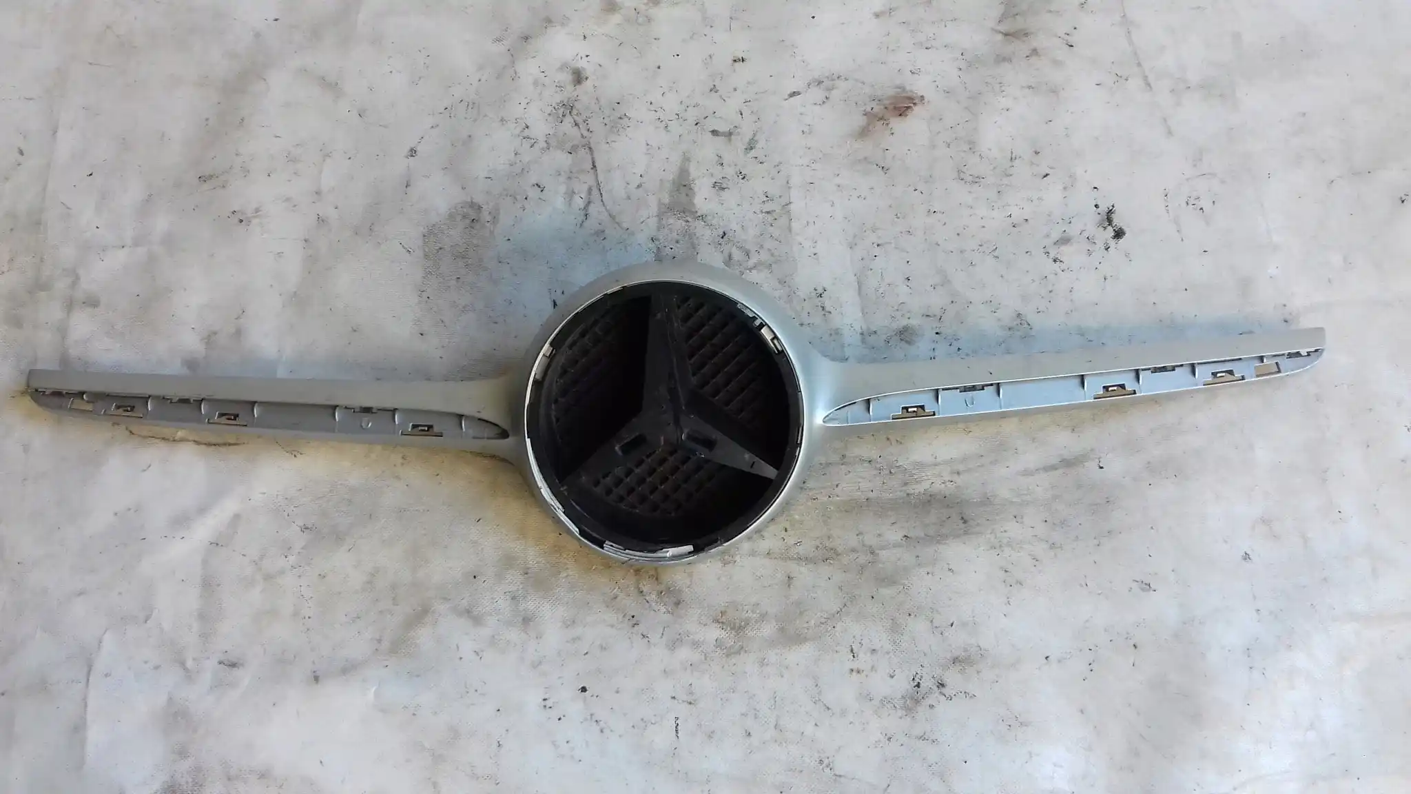 GRILL ATRAPA CHŁODNICY A2058880560 MERCEDES C-KLASA W205 14-