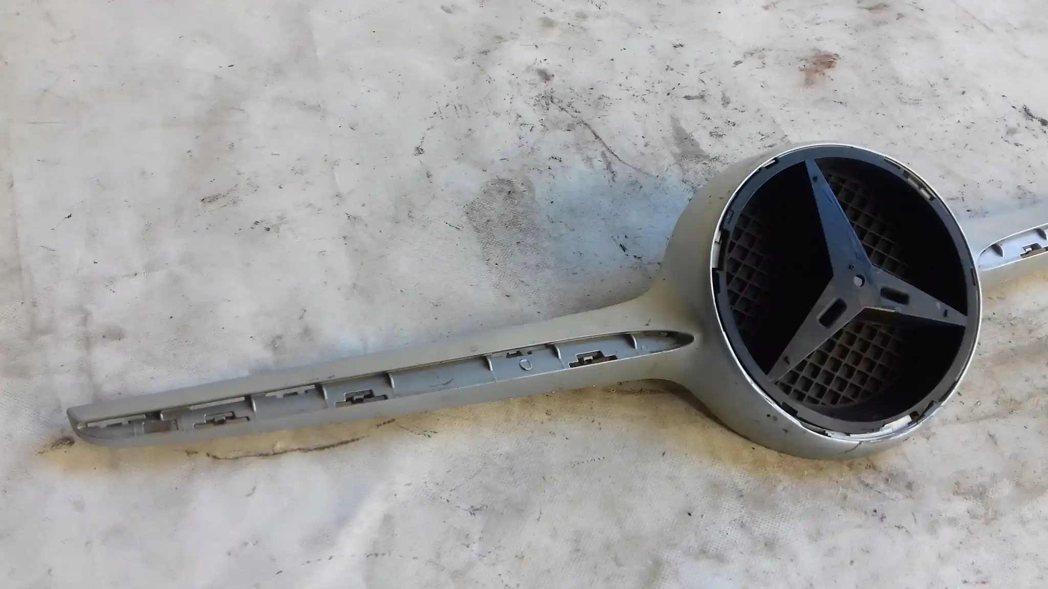 GRILL ATRAPA CHŁODNICY A2058880560 MERCEDES C-KLASA W205 14-