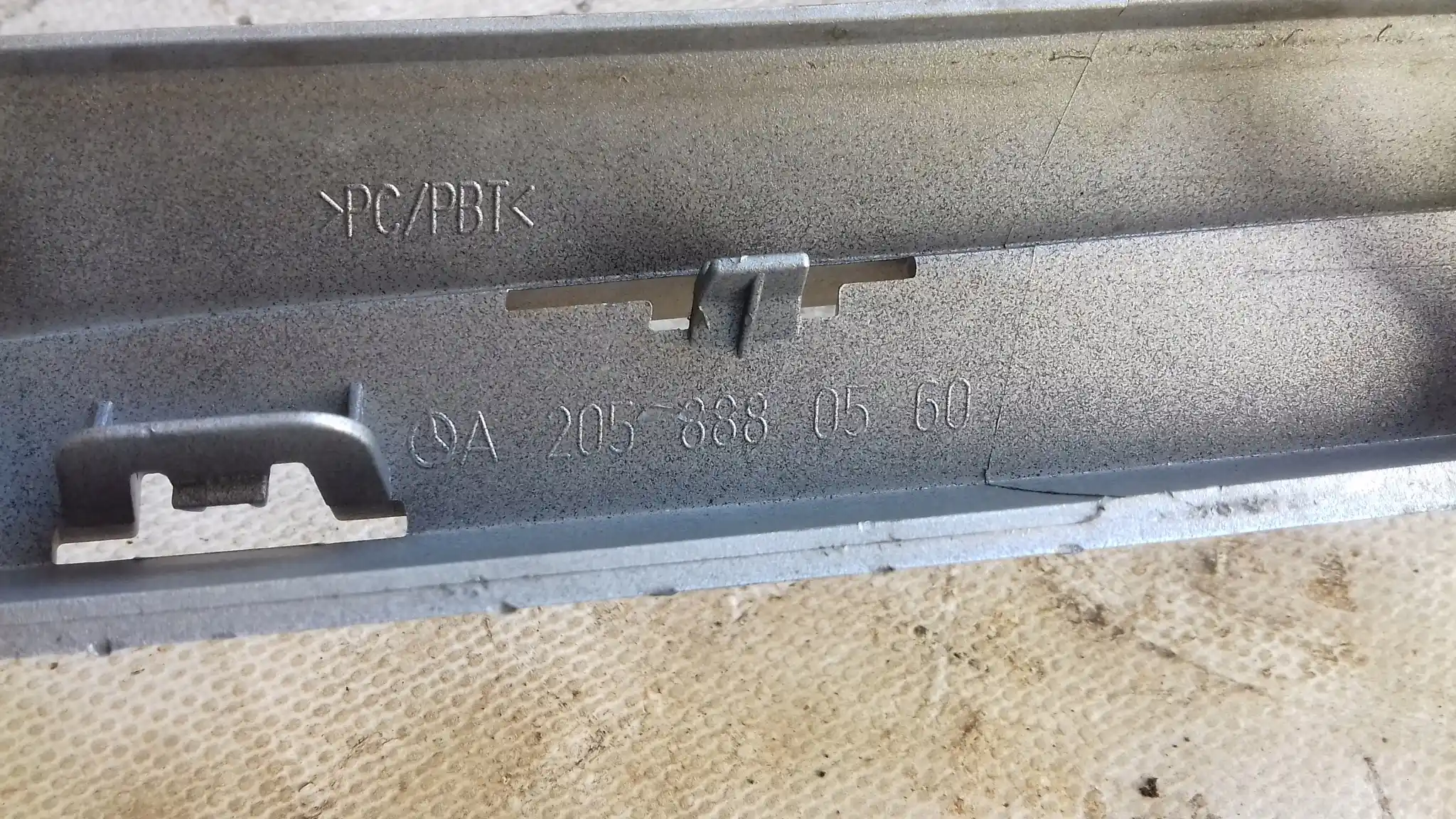 GRILL ATRAPA CHŁODNICY A2058880560 MERCEDES C-KLASA W205 14-