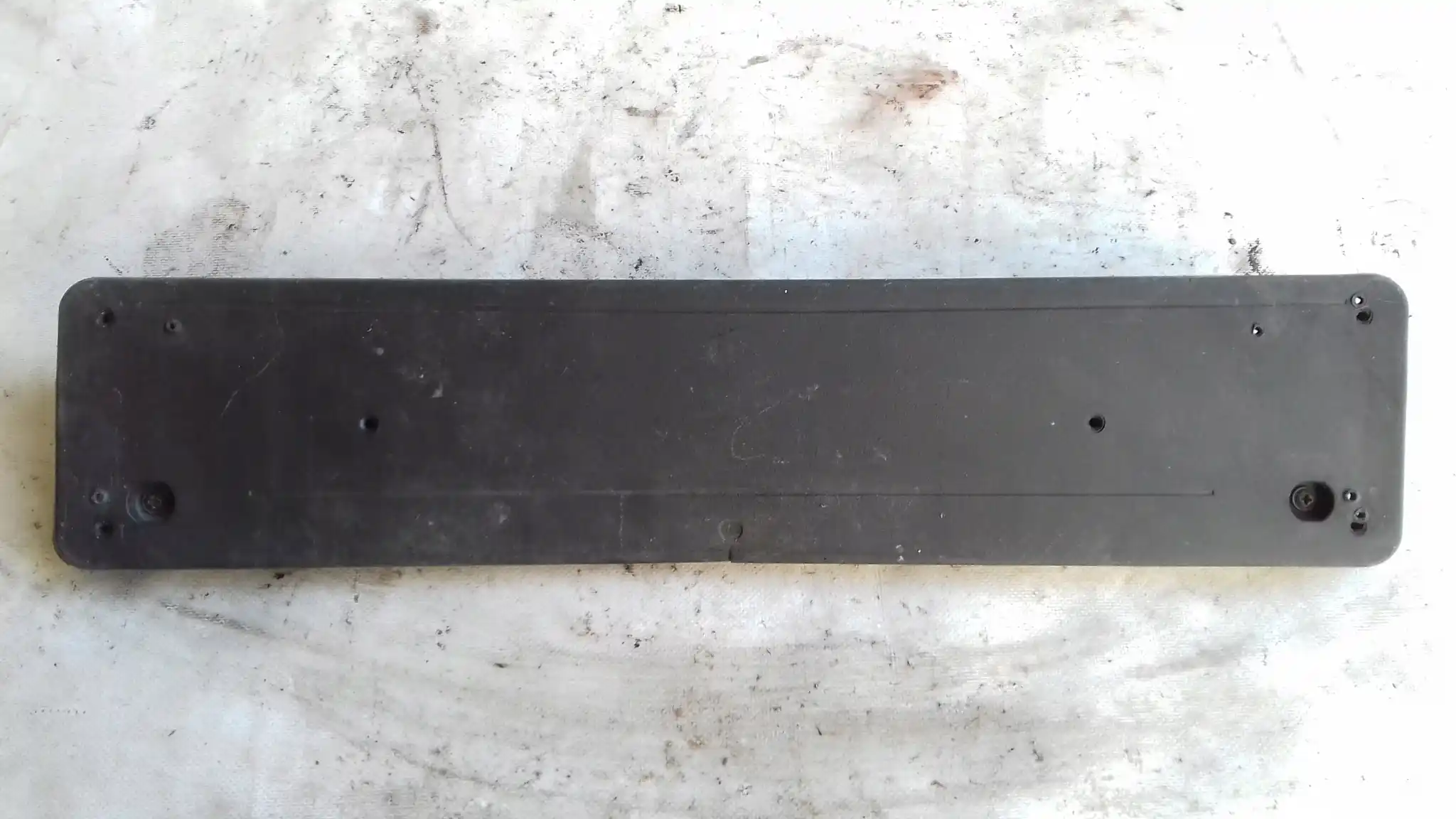 PODSTAWA LISTWA POD TABLICE REJESTRACYJNĄ A2058171678 MERCEDES W205 14-