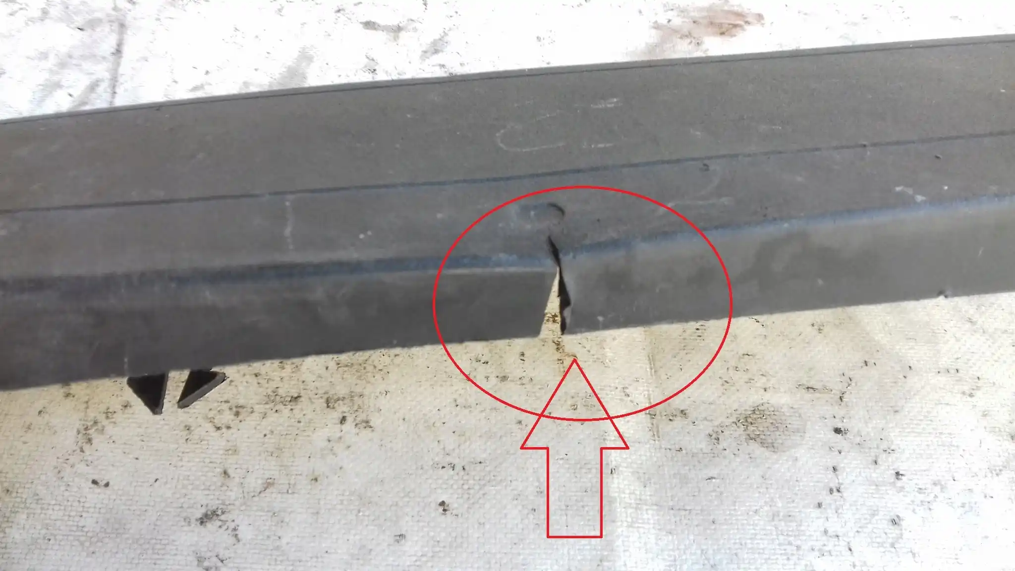 PODSTAWA LISTWA POD TABLICE REJESTRACYJNĄ A2058171678 MERCEDES W205 14-