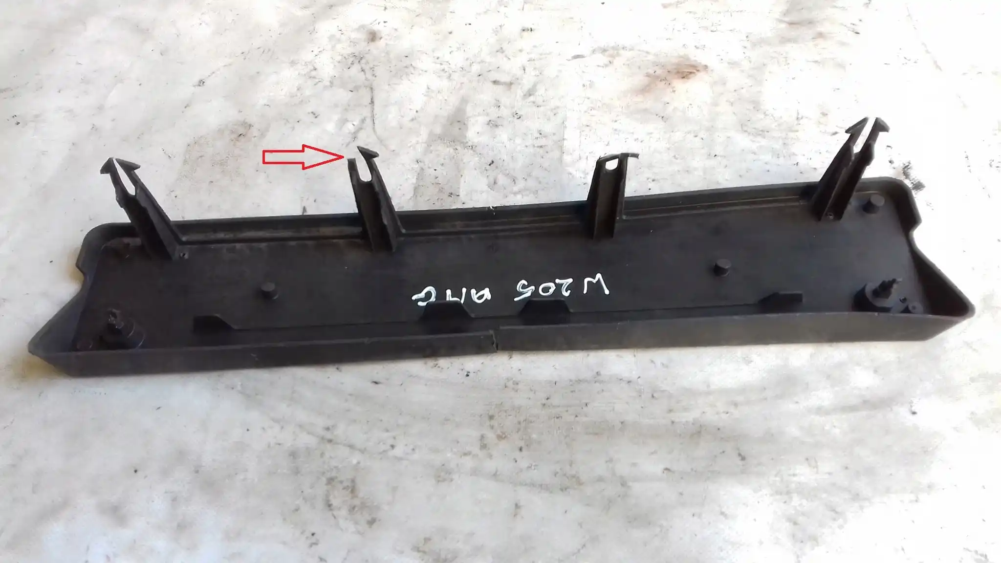 PODSTAWA LISTWA POD TABLICE REJESTRACYJNĄ A2058171678 MERCEDES W205 14-