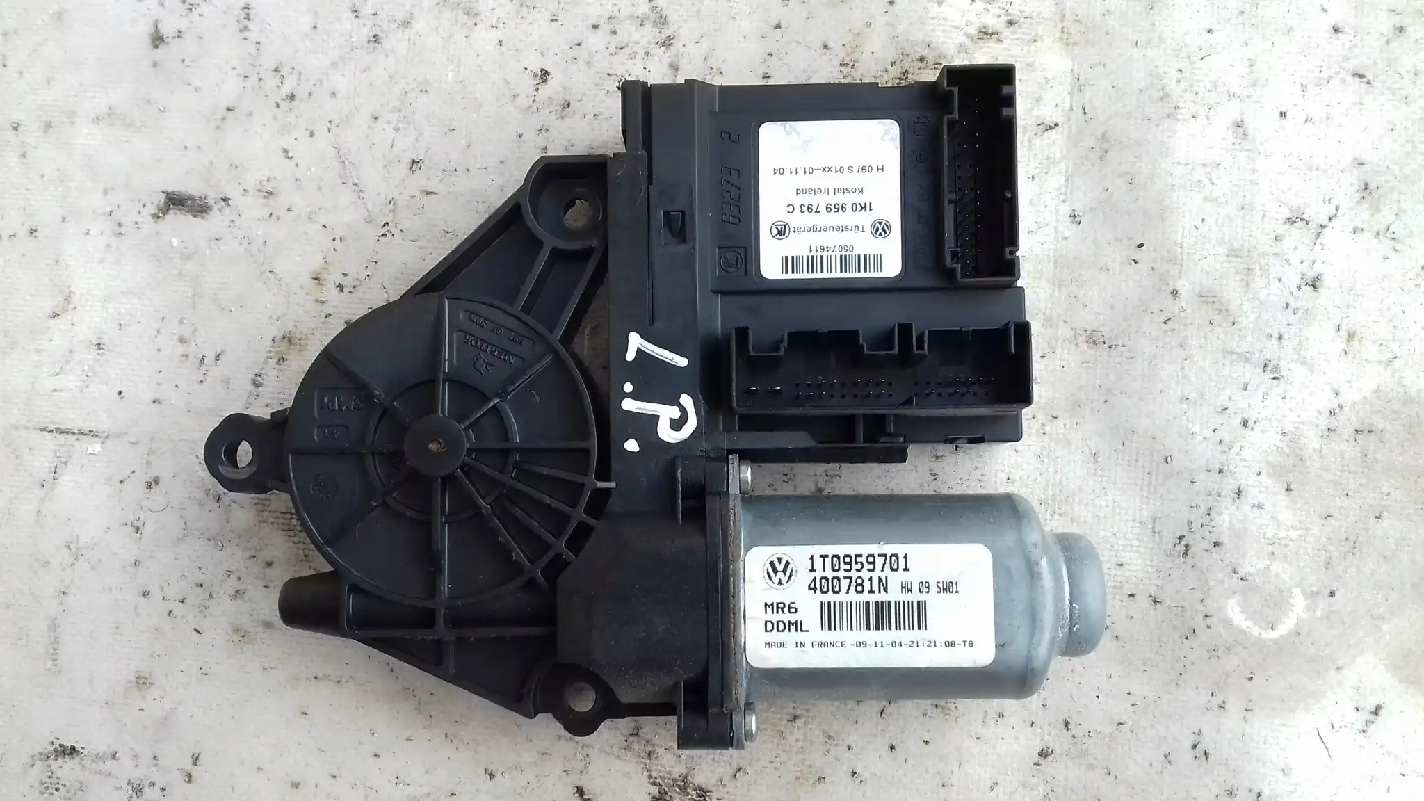 SILNICZEK SZYBY LEWY PRZÓD 1T0959793C 1T0959701 SKODA OCTAVIA II 2 04-