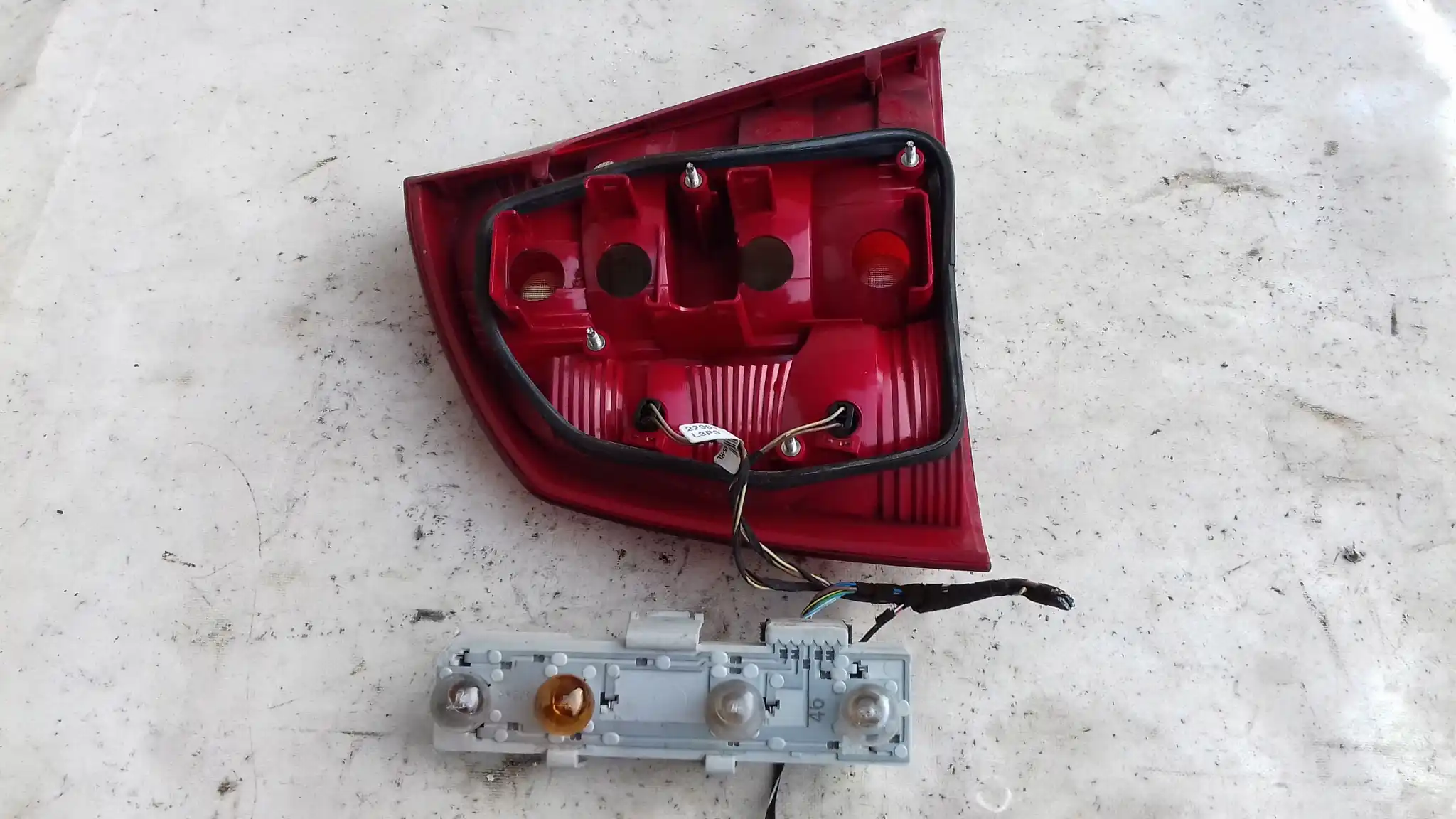 LAMPA PRAWY TYŁ TYLNA 1Z5945096A SKODA OCTAVIA II 2 HB 04-08