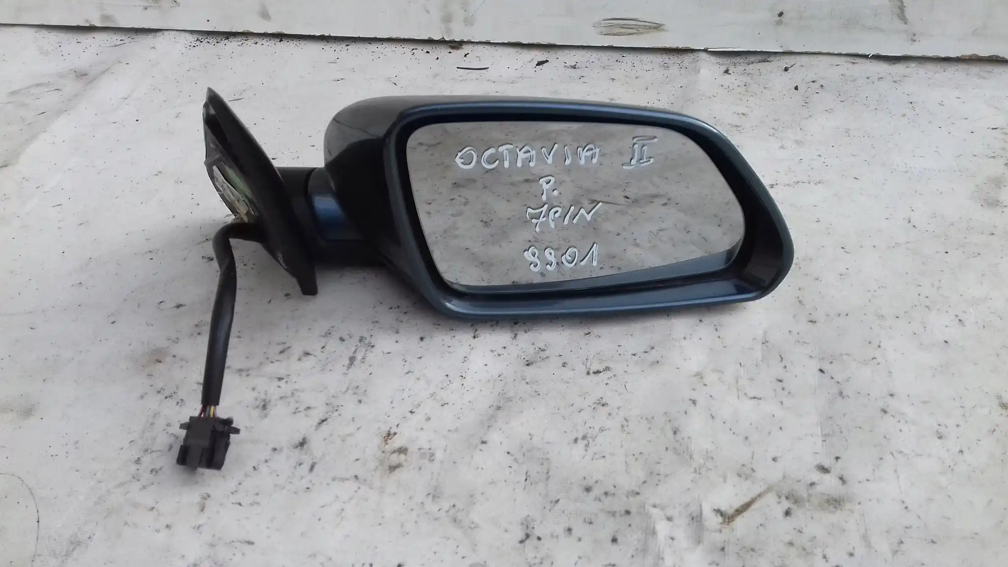LUSTERKO PRAWE ELEKTRYCZNE 7PIN SKODA OCTAVIA II 2 04-08 9901