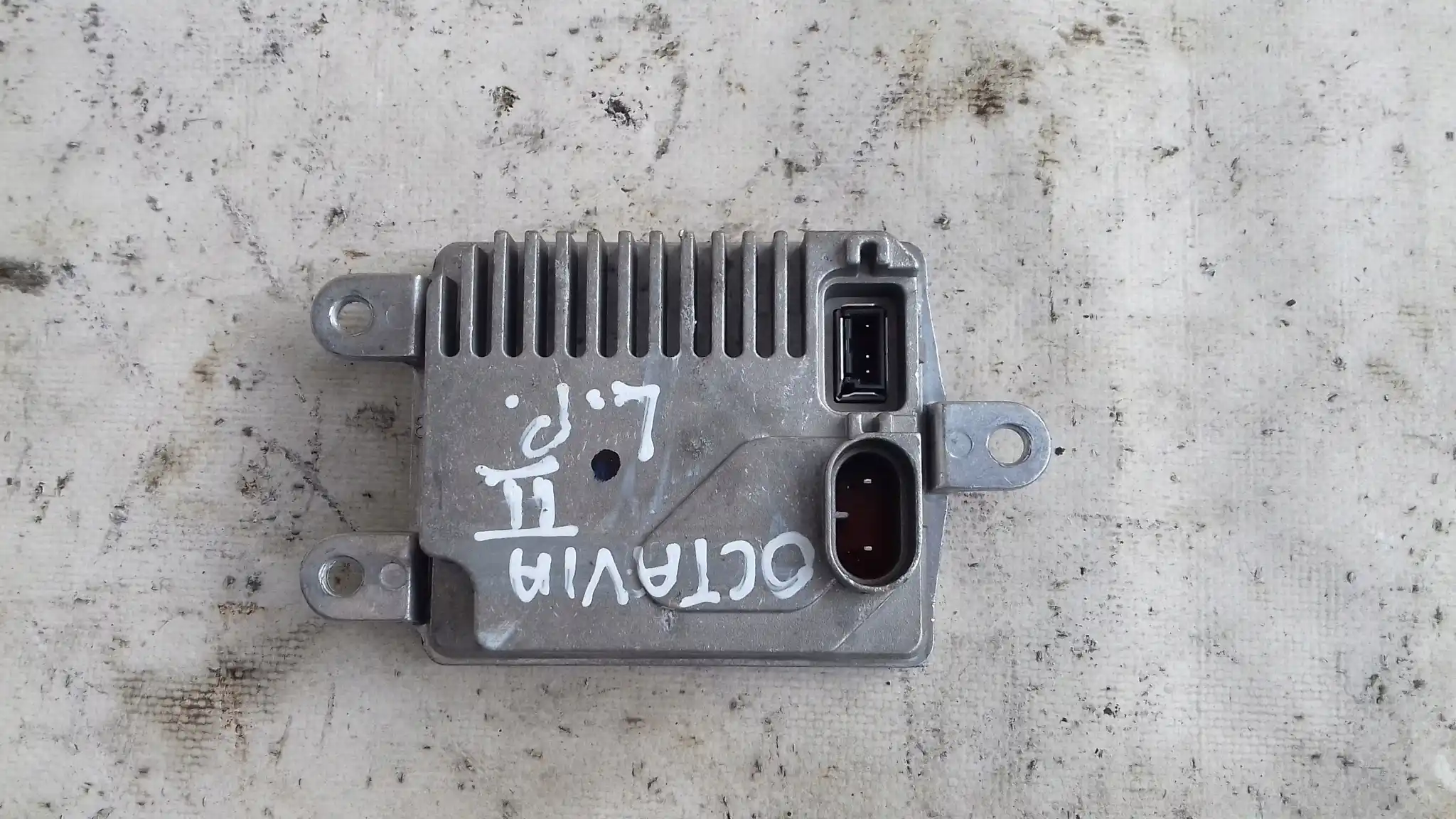 PRZETWORNICA XENON 10R020025 SKODA OCTAVIA II 2 04-