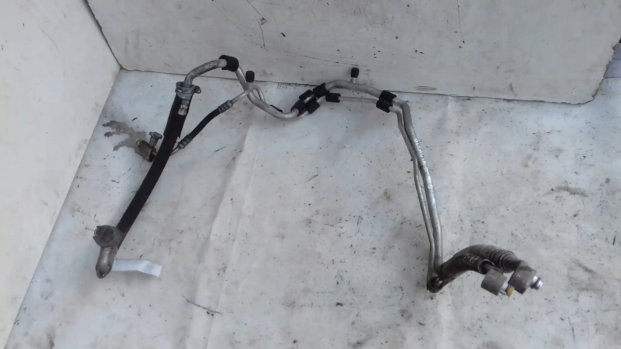 PRZEWÓD PRZEWODY KLIMATYZACJI 1K0820743 SKODA OCTAVIA II 2 1.6 8V 04-