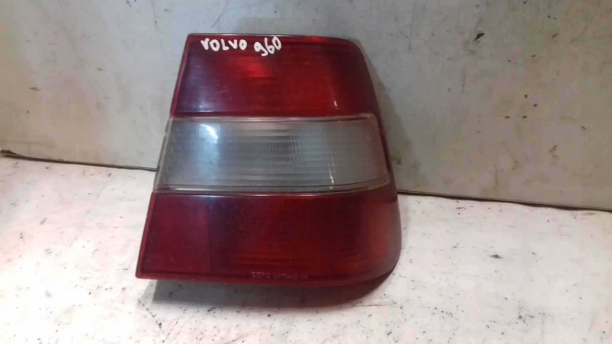 LAMPA PRAWY TYŁ TYLNA VOLVO 960 SEDAN 90-