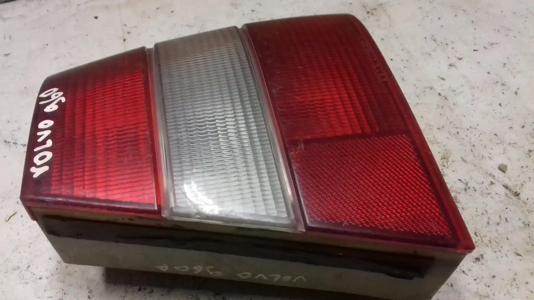 LAMPA PRAWY TYŁ TYLNA VOLVO 960 SEDAN 90-