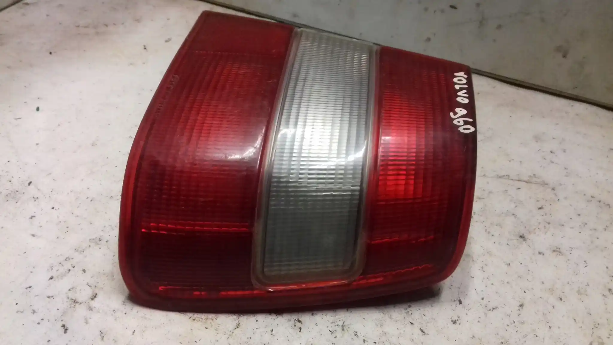 LAMPA PRAWY TYŁ TYLNA VOLVO 960 SEDAN 90-