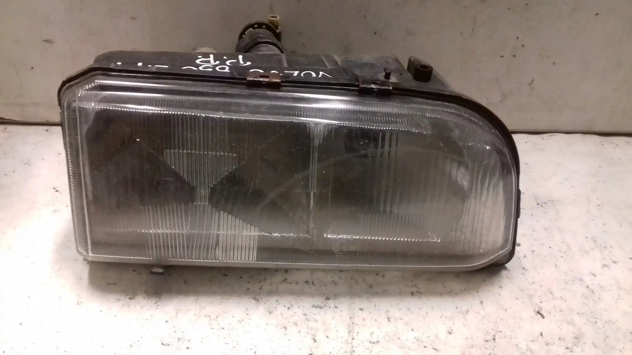 LAMPA PRAWY PRZÓD PRZEDNIA 14200600 VOLVO 850 LIFT 94-