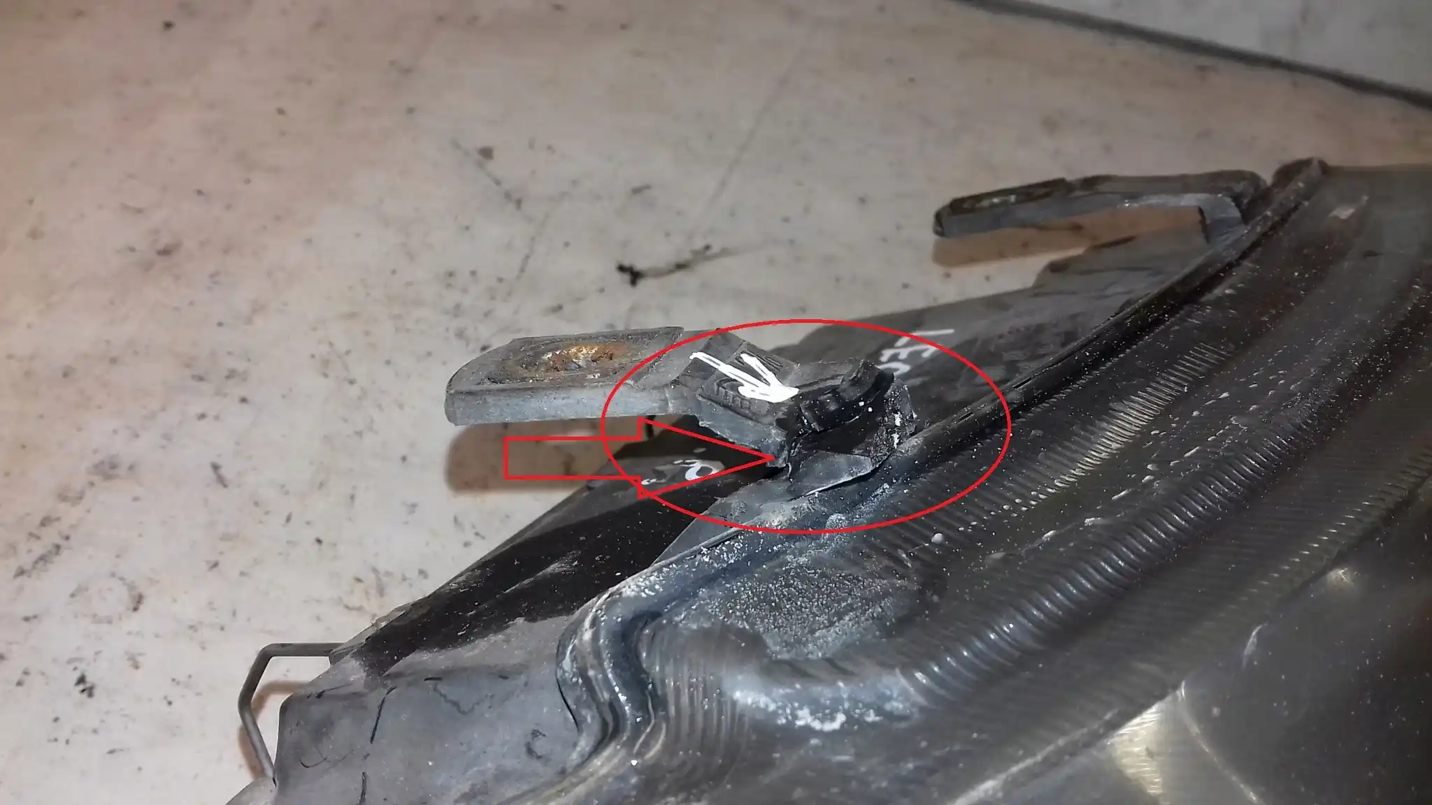 LAMPA PRAWY PRZÓD PRZEDNIA 67742701 SEAT TOLEDO II LEON I 98-05