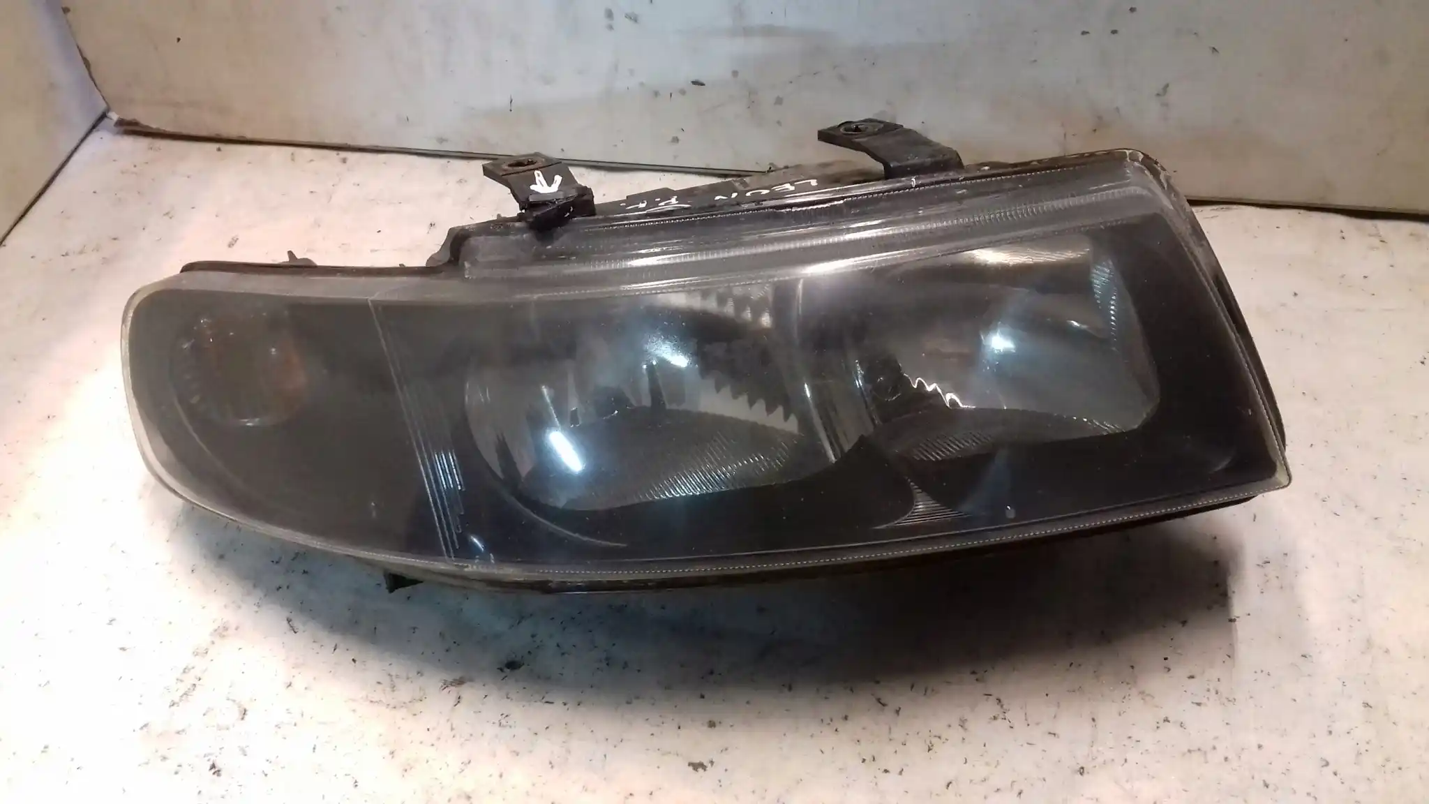 LAMPA PRAWY PRZÓD PRZEDNIA 67742701 SEAT TOLEDO II LEON I 98-05