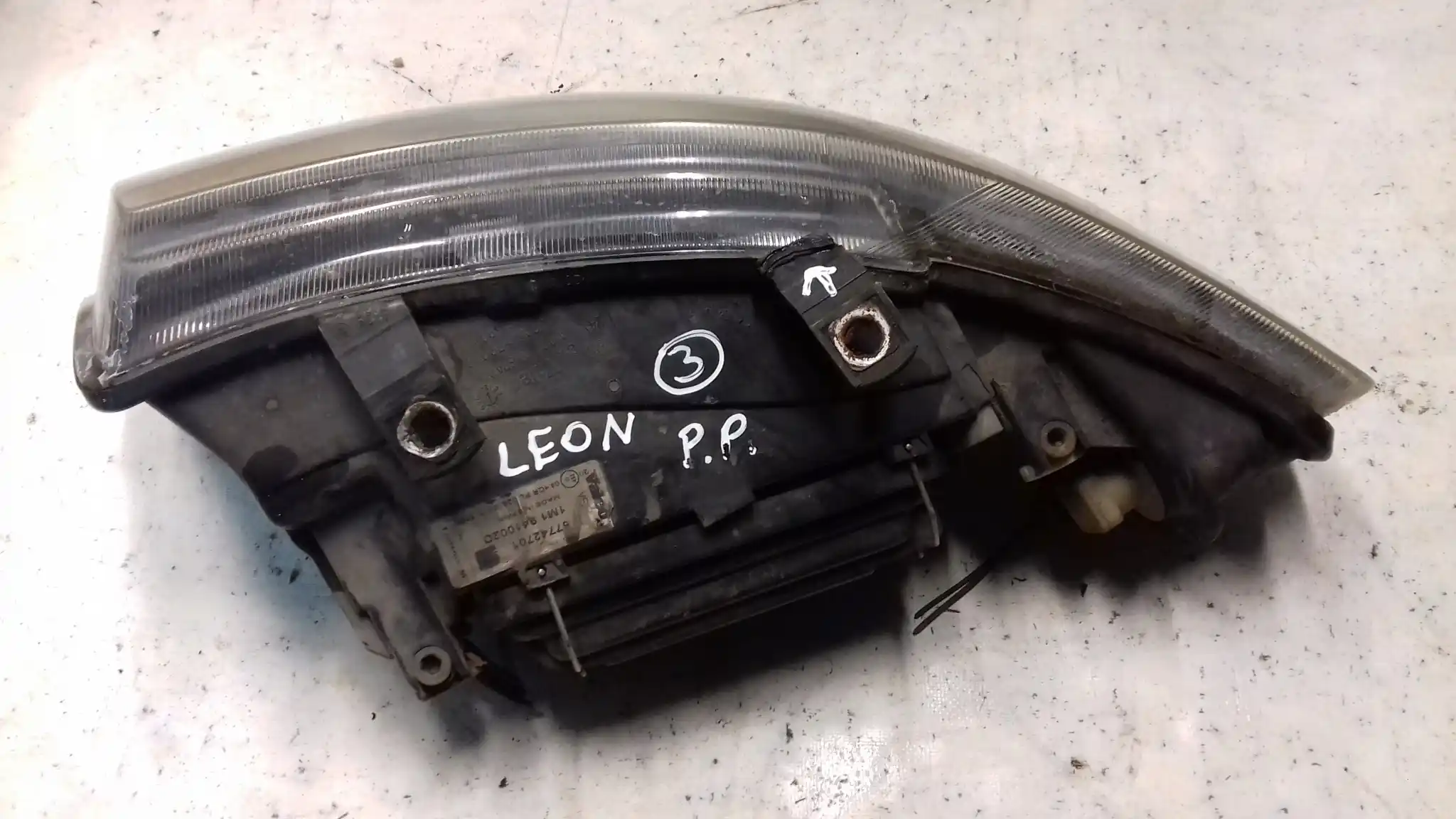 LAMPA PRAWY PRZÓD PRZEDNIA 67742701 SEAT TOLEDO II LEON I 98-05