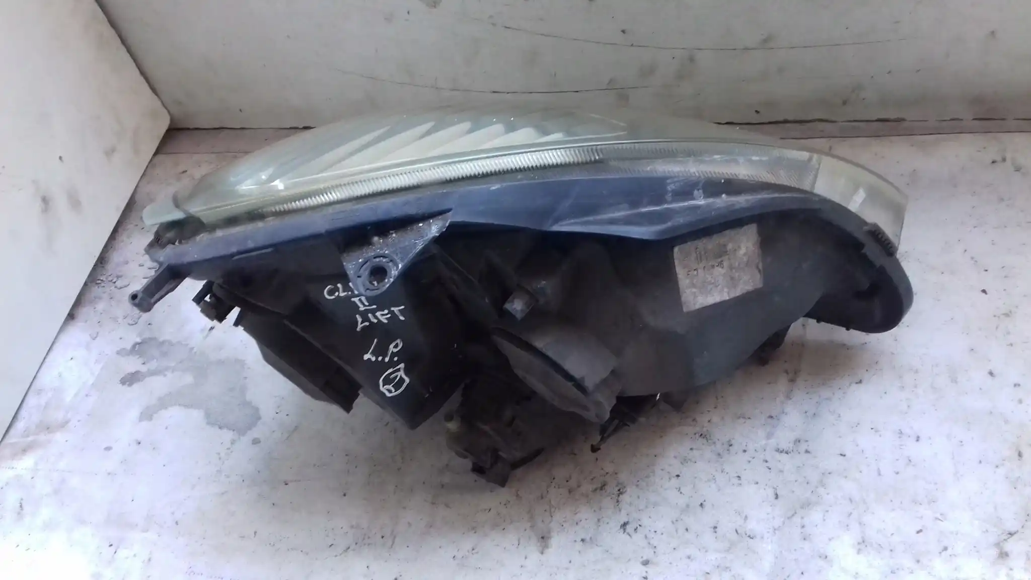 LAMPA LEWY PRZÓD PRZEDNIA RENAULT CLIO II LIFT 01-