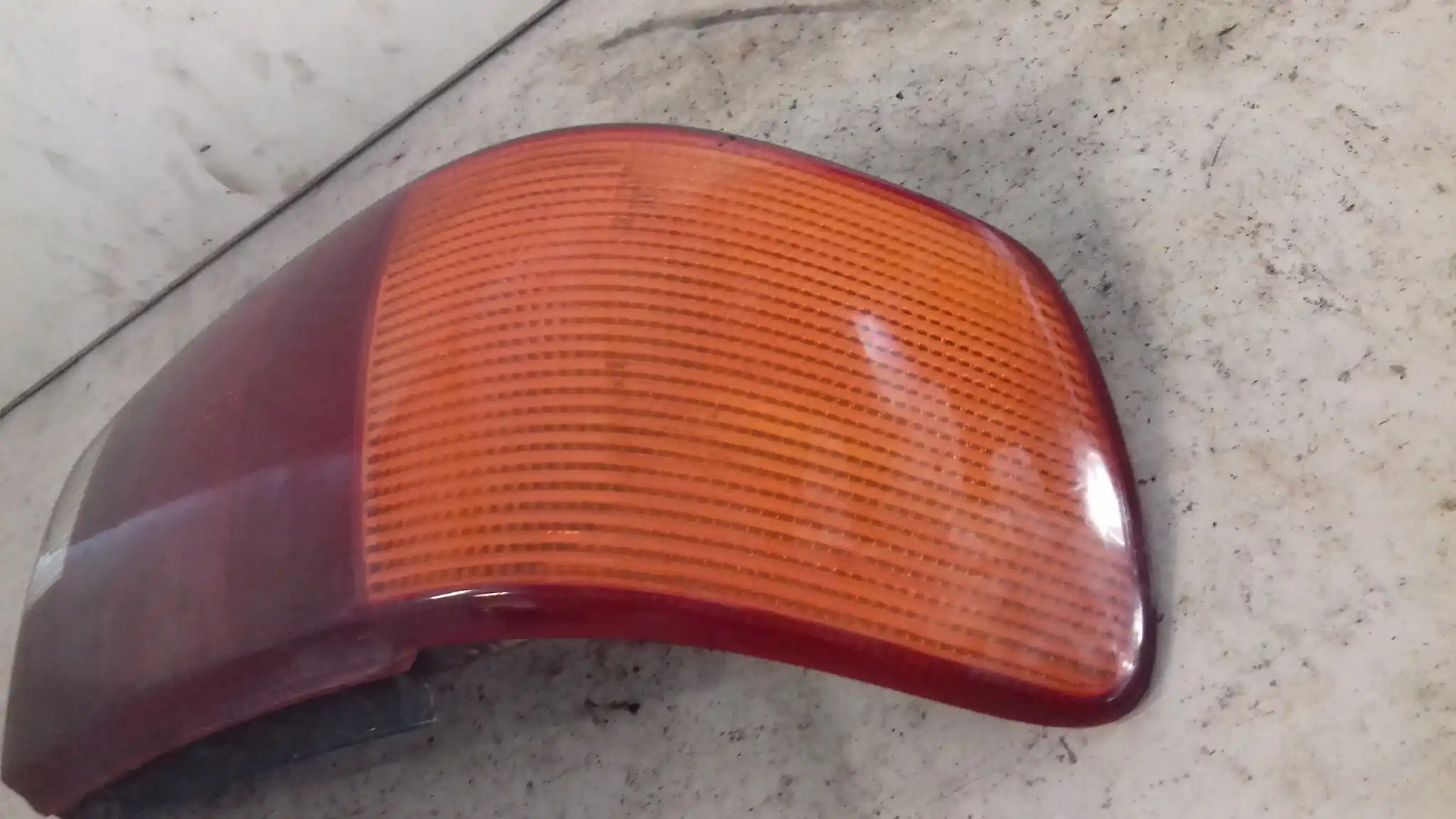 LAMPA LEWY TYŁ TYLNA 895945095B AUDI 80 90 B3 COUPE 86-