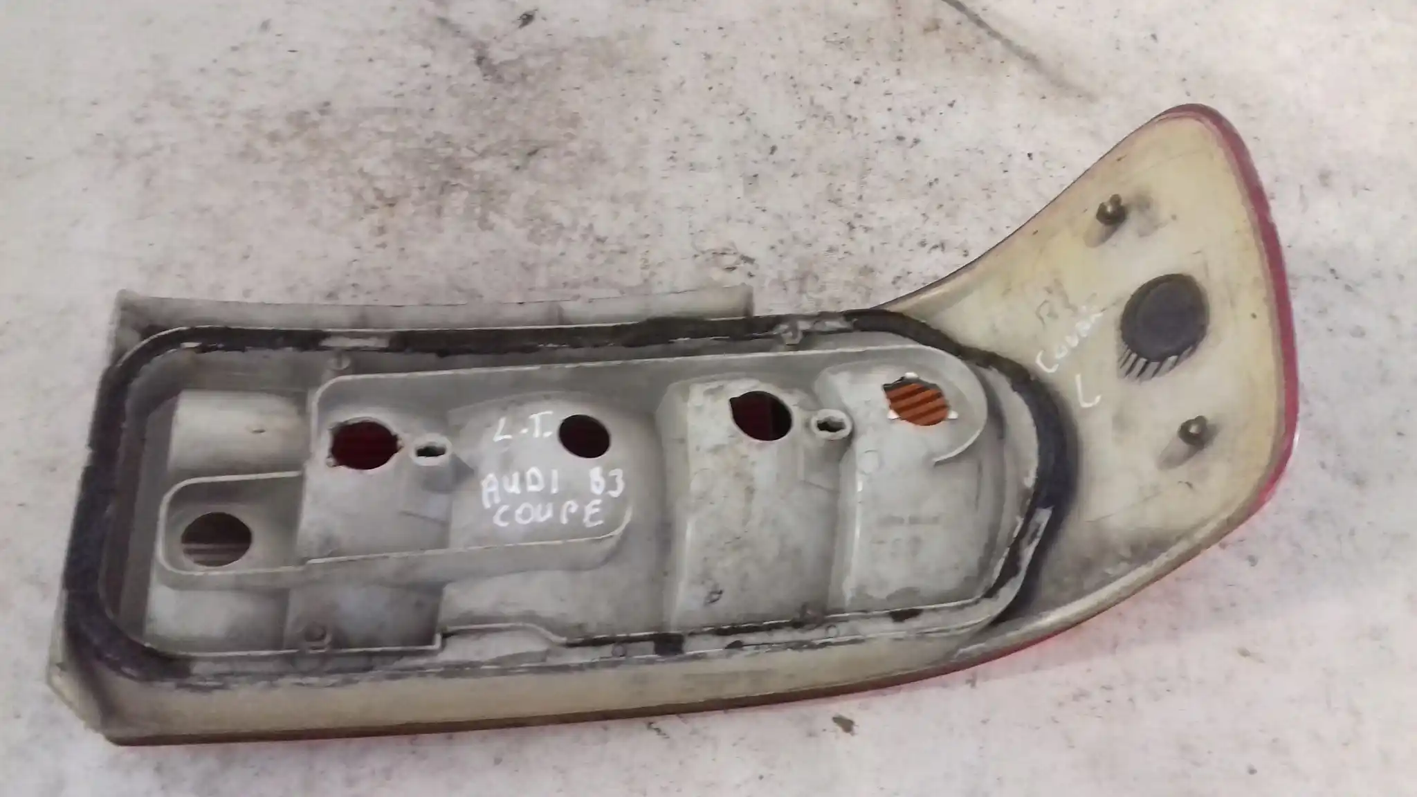 LAMPA LEWY TYŁ TYLNA 895945095B AUDI 80 90 B3 COUPE 86-