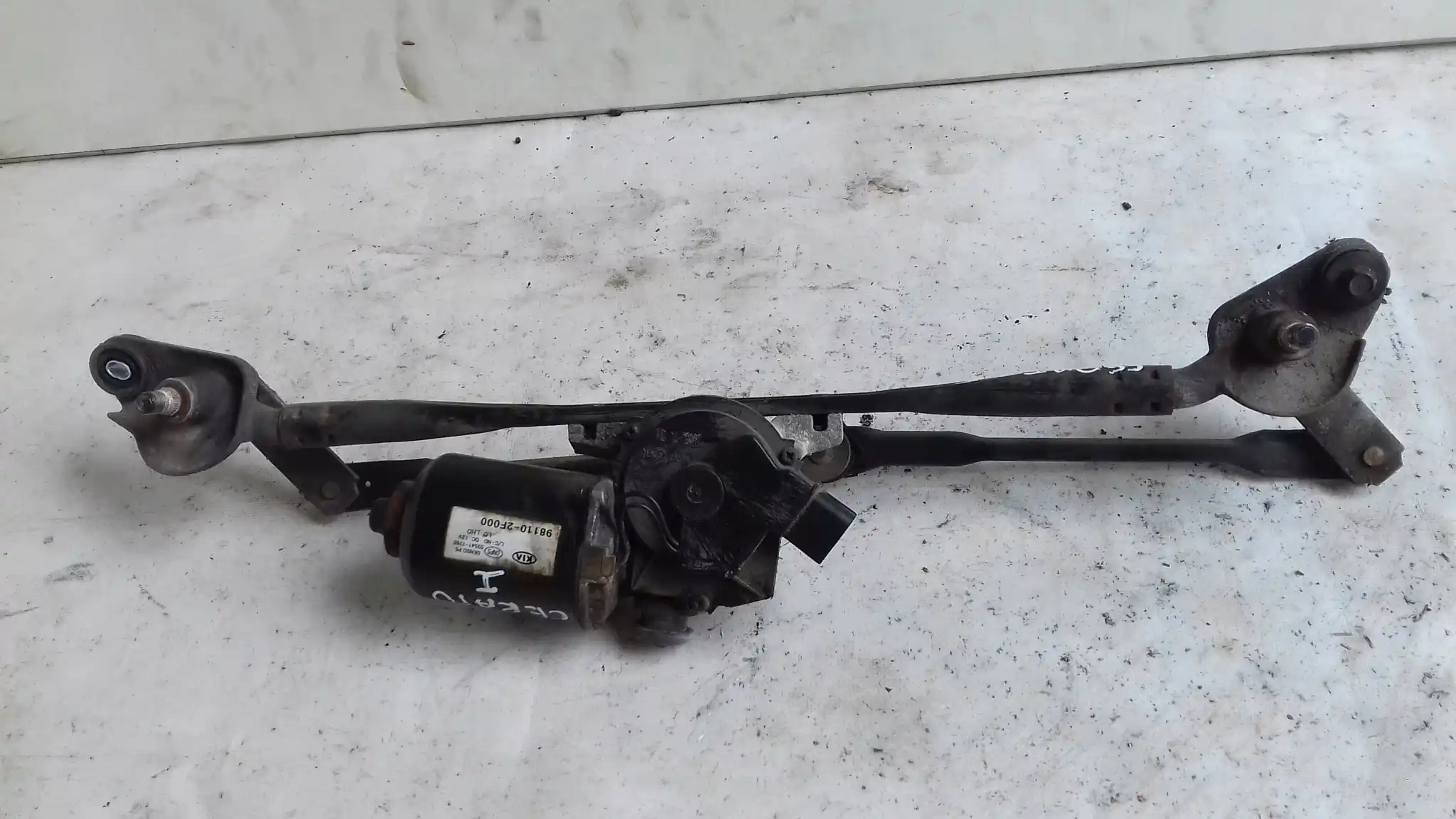 MECHANIZM SILNICZEK 981102F000 WYCIERACZEK PRZÓD KIA CERATO I 03-08