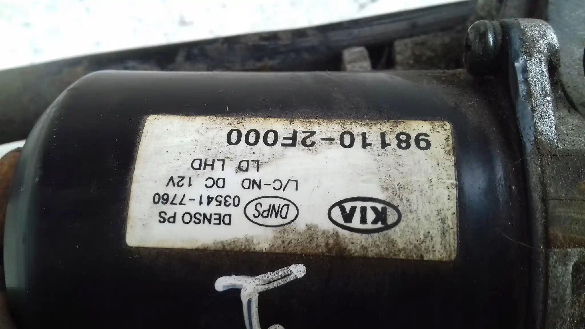 MECHANIZM SILNICZEK 981102F000 WYCIERACZEK PRZÓD KIA CERATO I 03-08