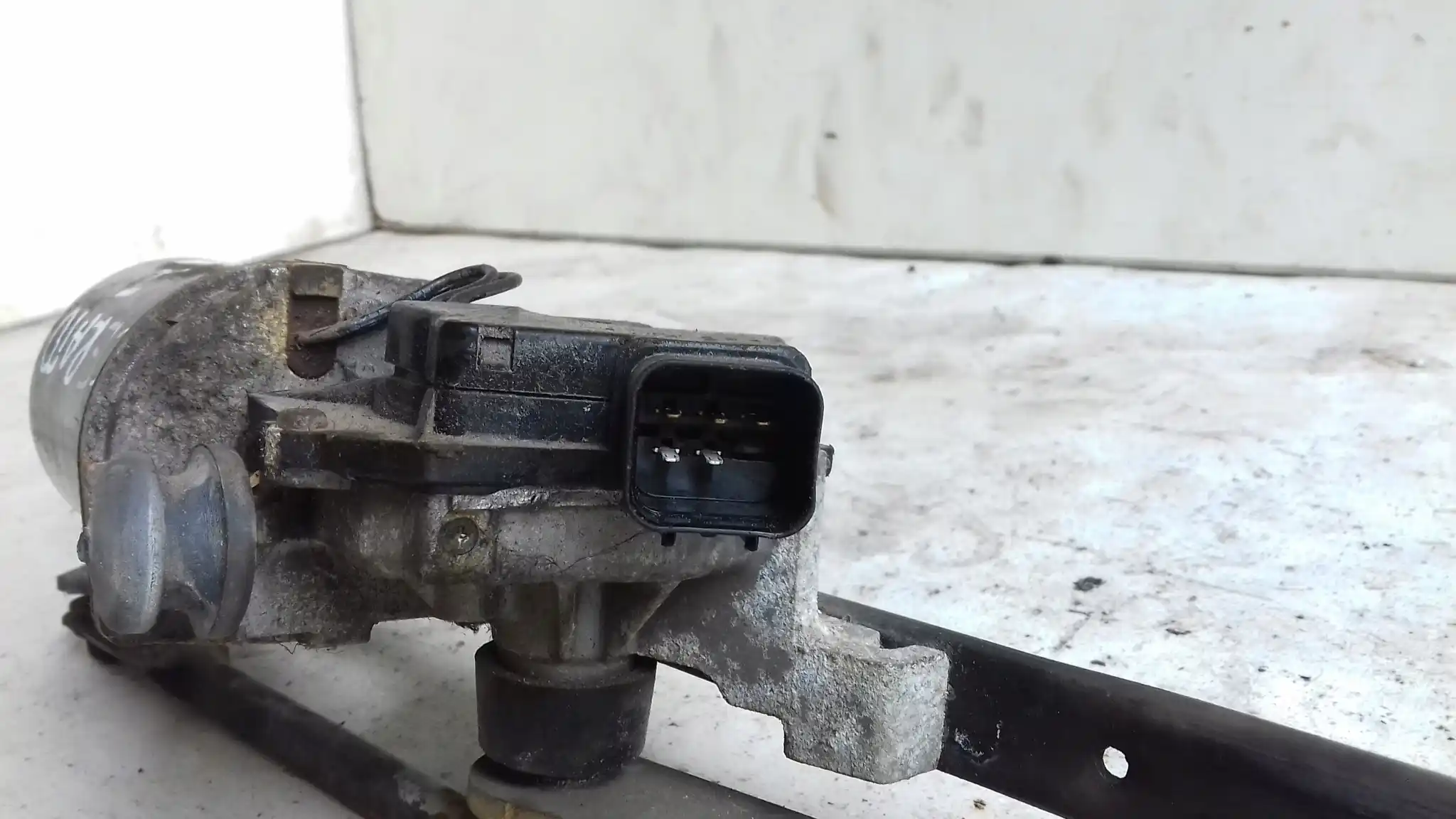 MECHANIZM SILNICZEK 981102F000 WYCIERACZEK PRZÓD KIA CERATO I 03-08