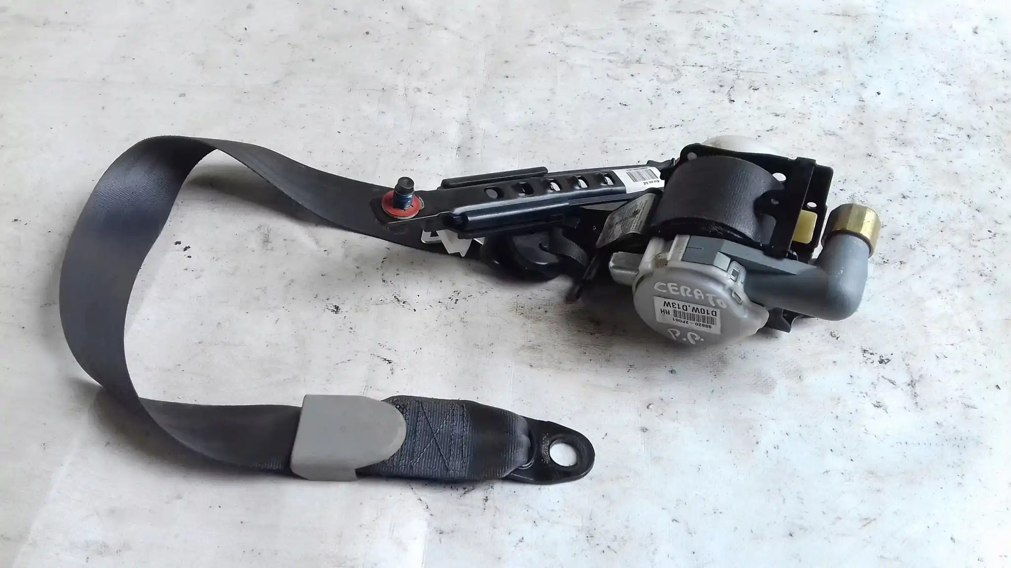 PAS BEZPIECZEŃSTWA PRAWY PRZÓD PRZEDNI 888202F001 KIA CERATO I 03-08