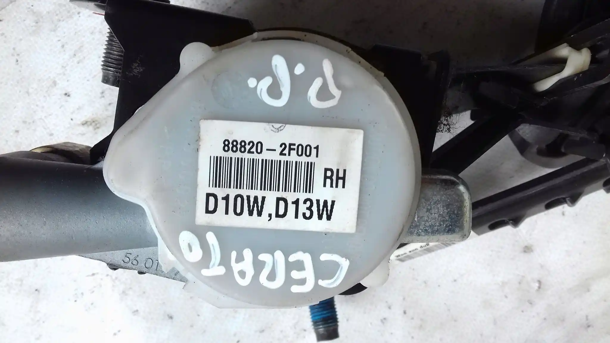 PAS BEZPIECZEŃSTWA PRAWY PRZÓD PRZEDNI 888202F001 KIA CERATO I 03-08