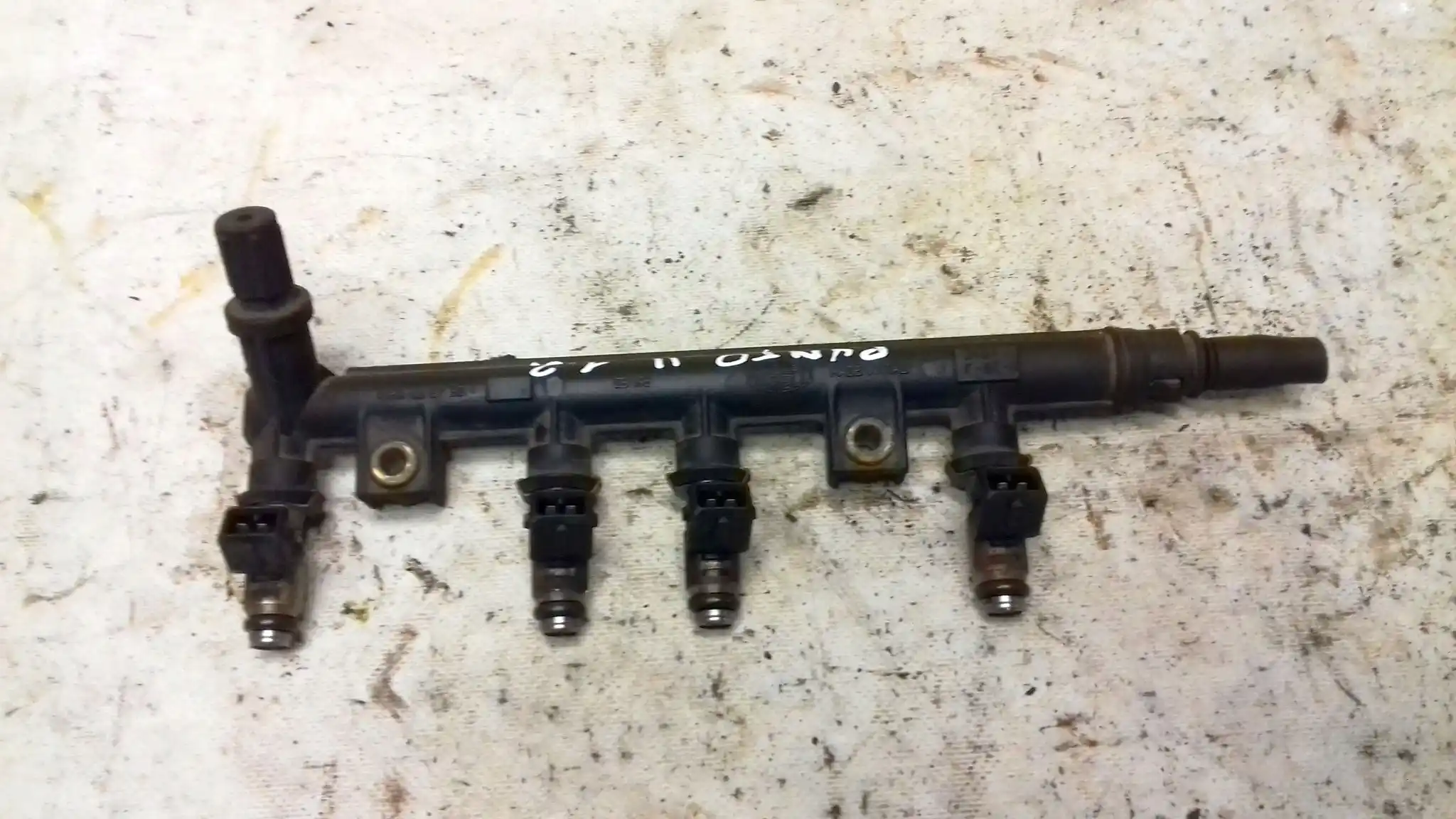 LISTWA WTRYSKOWA 3219018501 WTRYSKIWACZE IWP095 FIAT PUNTO II 2 1.2 8V 99-