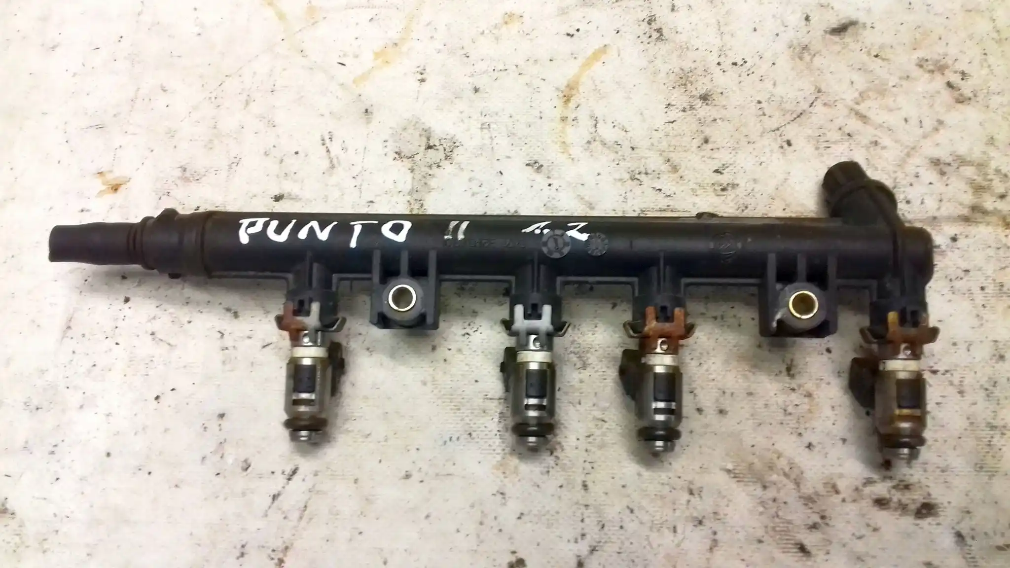 LISTWA WTRYSKOWA 3219018501 WTRYSKIWACZE IWP095 FIAT PUNTO II 2 1.2 8V 99-