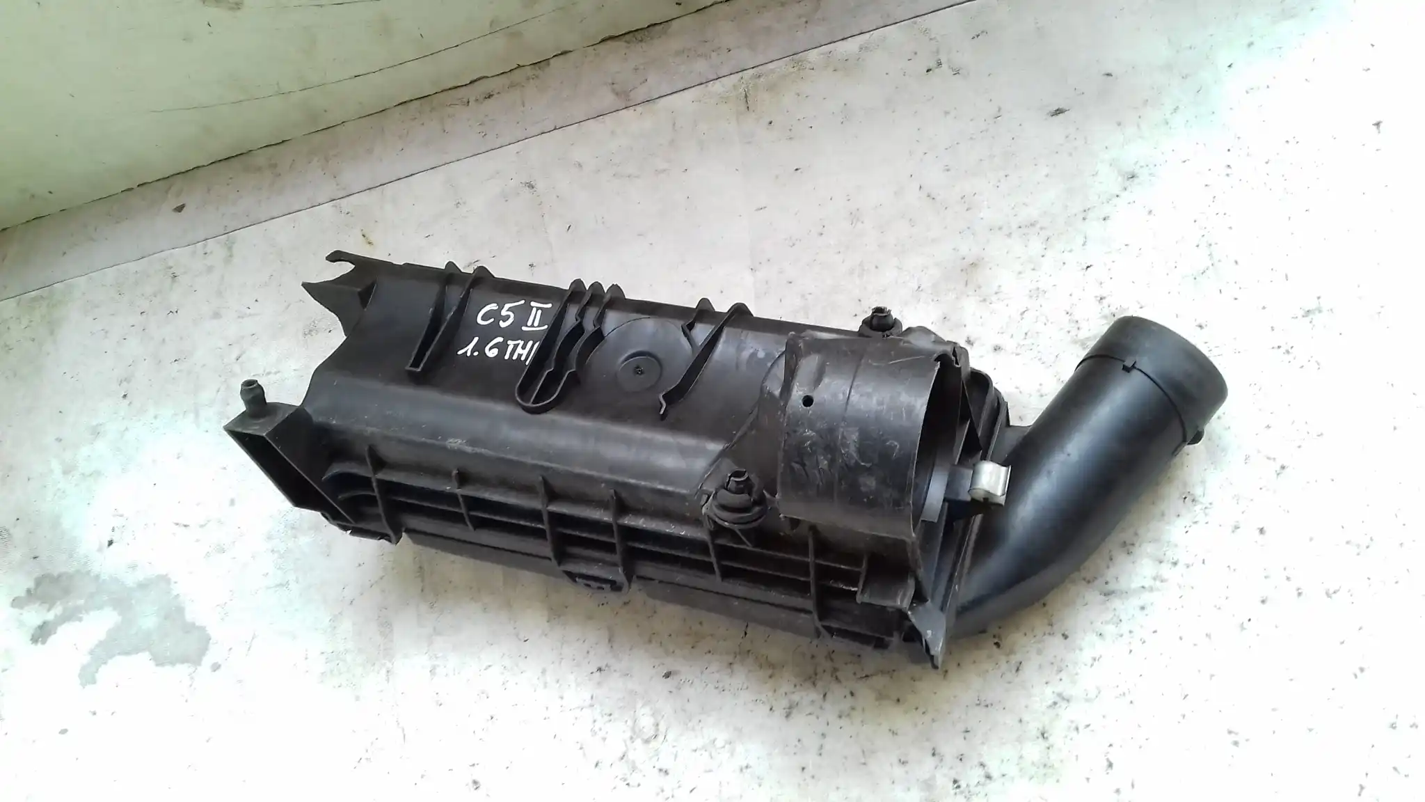 OBUDOWA FILTRA POWIETRZA V75836818008 CITROEN C5 III X7 1.6 THP 07-