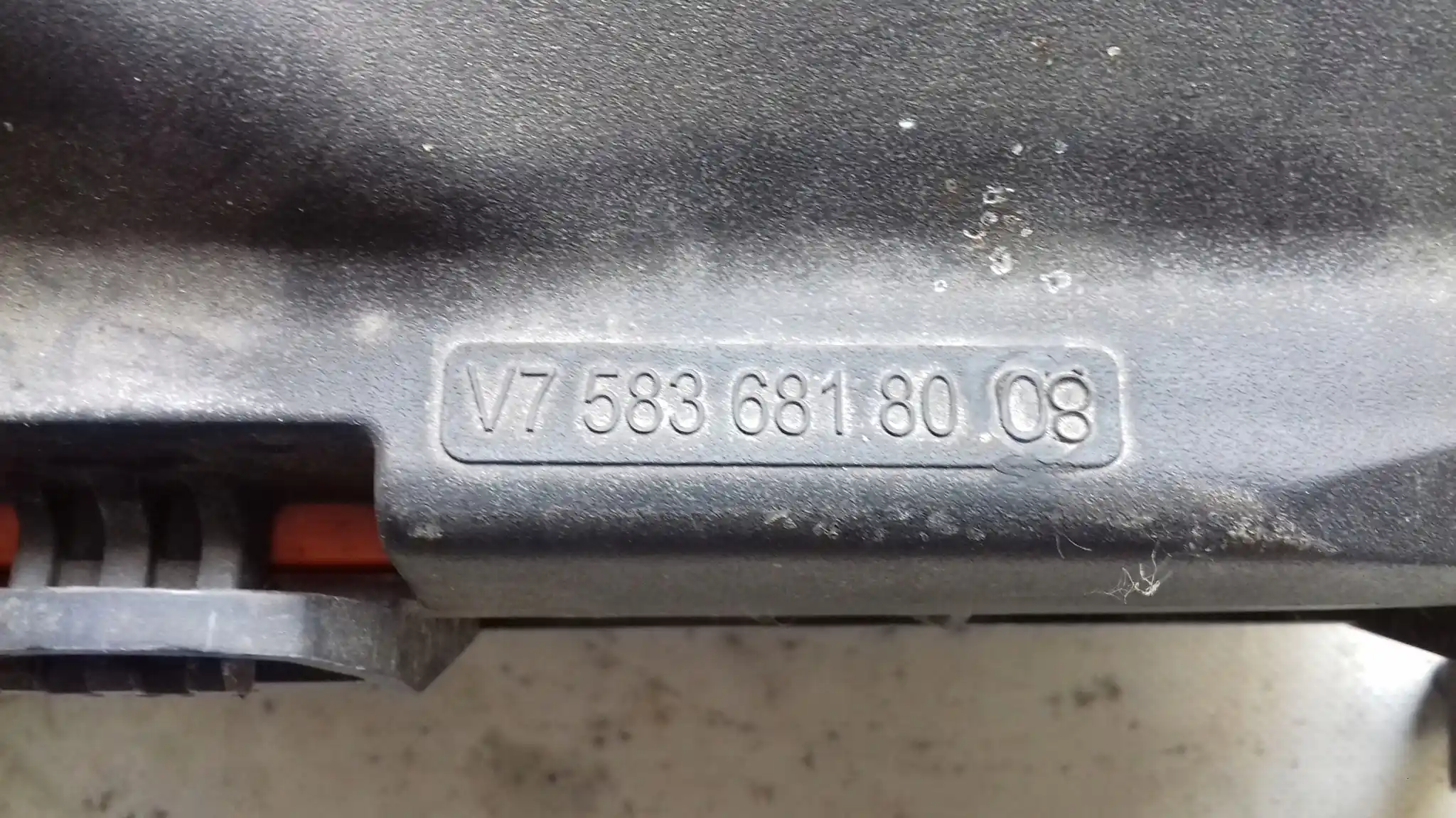 OBUDOWA FILTRA POWIETRZA V75836818008 CITROEN C5 III X7 1.6 THP 07-