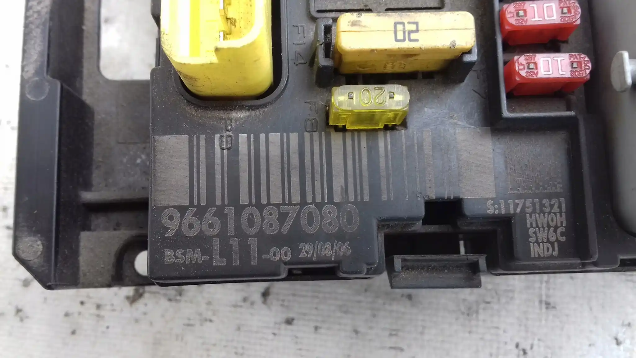SKRZYNKA BEZPIECZNIKÓW MODUŁ BSM 9661087080 PEUGEOT 307 01-