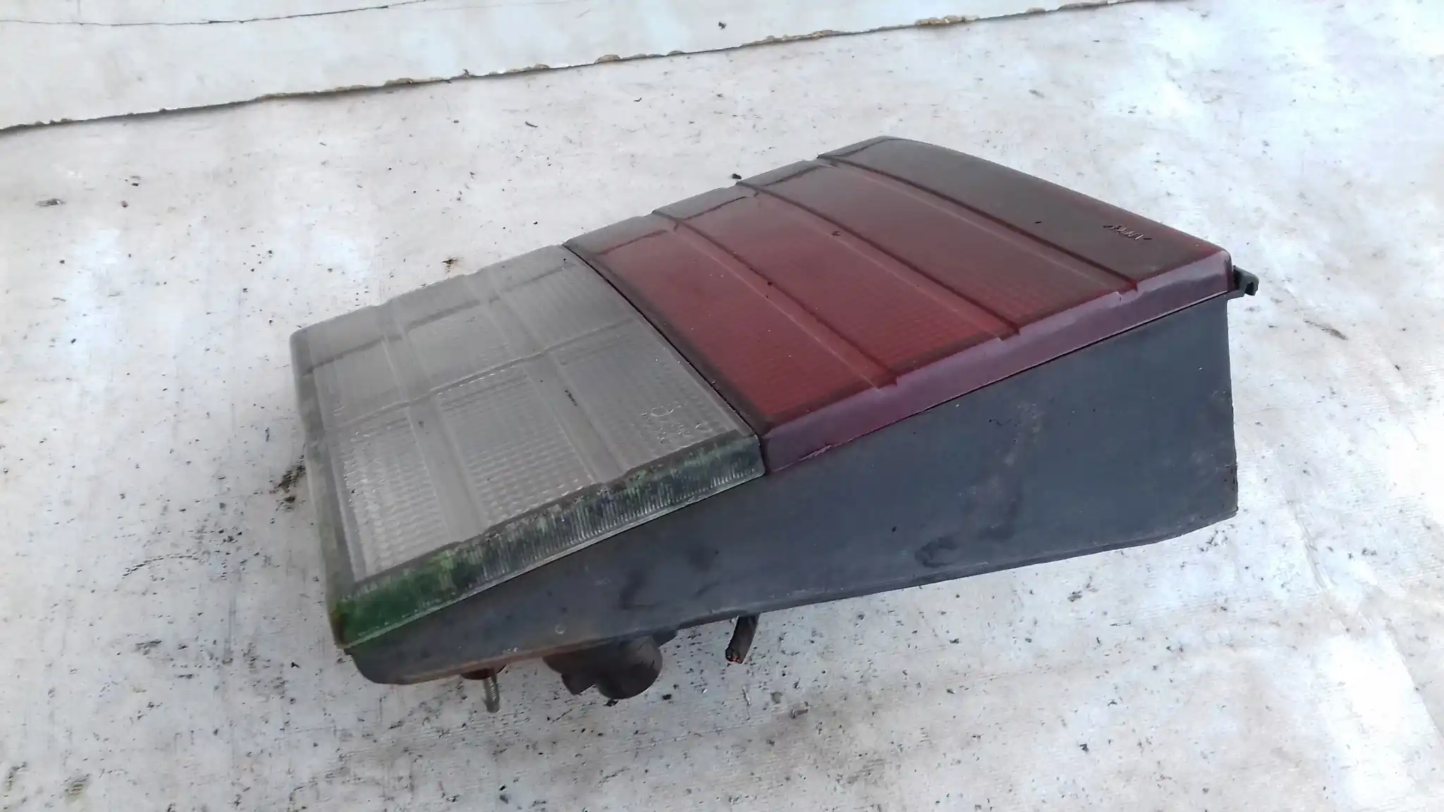LAMPA KLAPY LEWY TYŁ TYLNA 8360105501 SSANGYONG MUSSO 93-