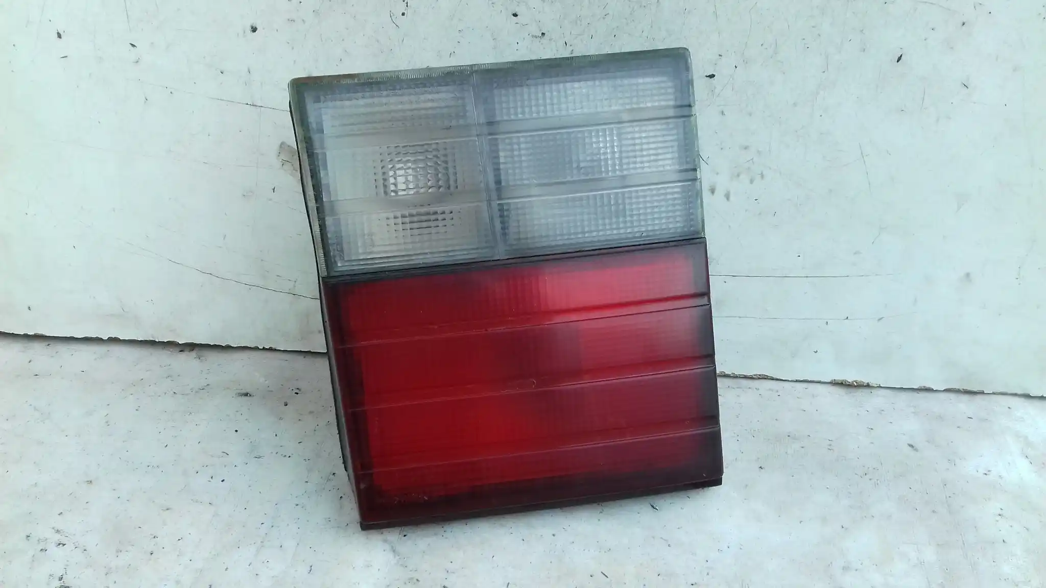 LAMPA KLAPY LEWY TYŁ TYLNA 8360105501 SSANGYONG MUSSO 93-
