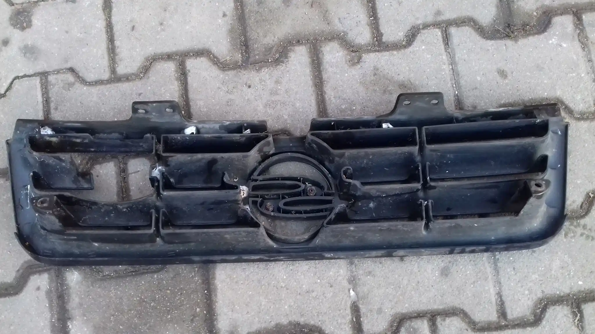 GRILL ATRAPA CHŁODNICY SSANGYONG MUSSO 93-97