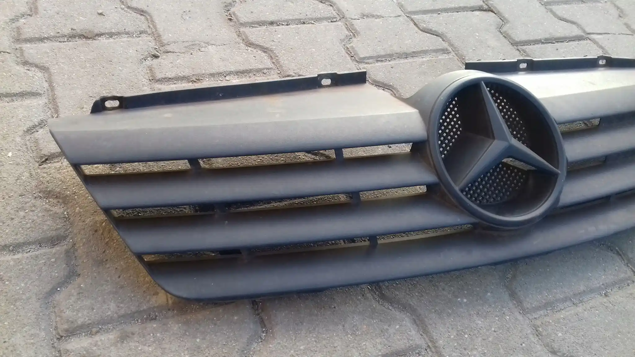 GRILL ATRAPA CHŁODNICY A4148800085 MERCEDES VANEO W414 01-05