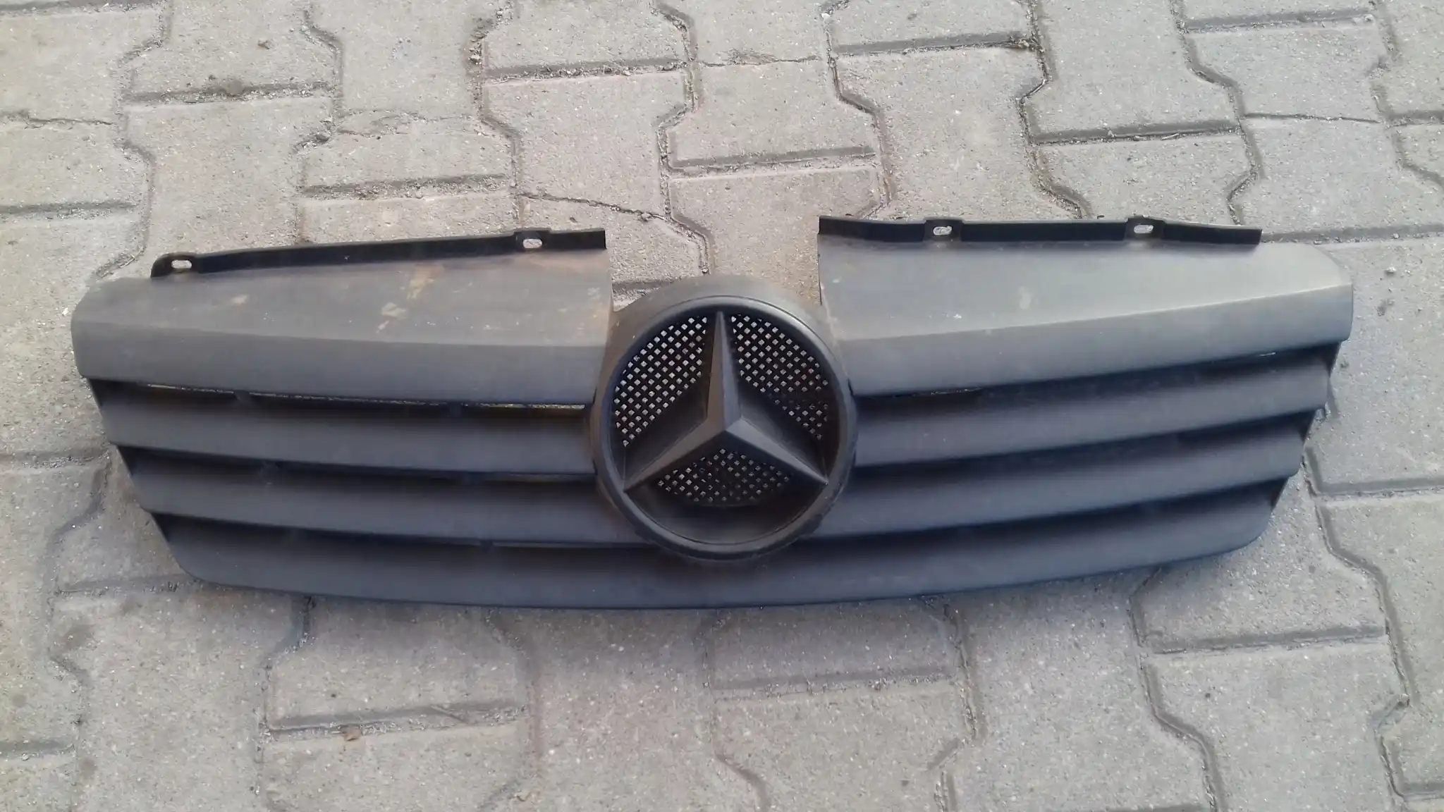 GRILL ATRAPA CHŁODNICY A4148800085 MERCEDES VANEO W414 01-05