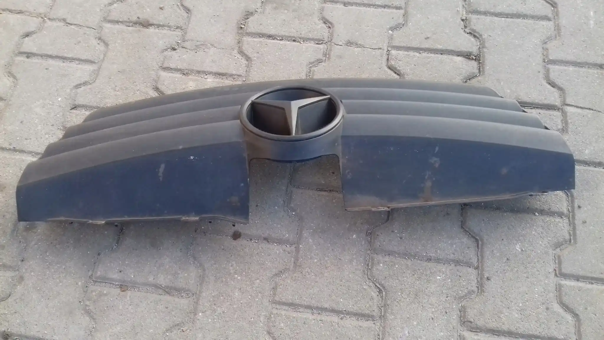 GRILL ATRAPA CHŁODNICY A4148800085 MERCEDES VANEO W414 01-05