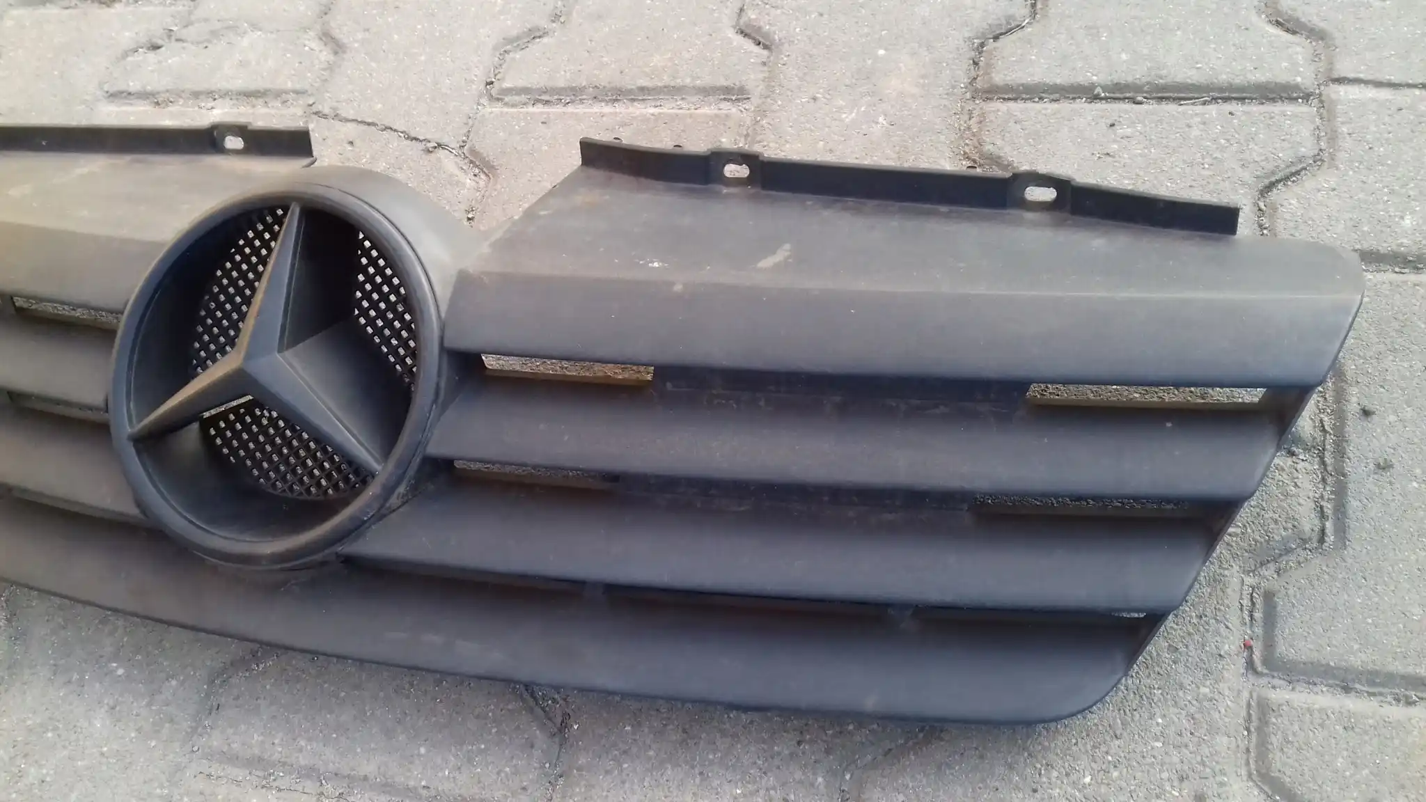 GRILL ATRAPA CHŁODNICY A4148800085 MERCEDES VANEO W414 01-05
