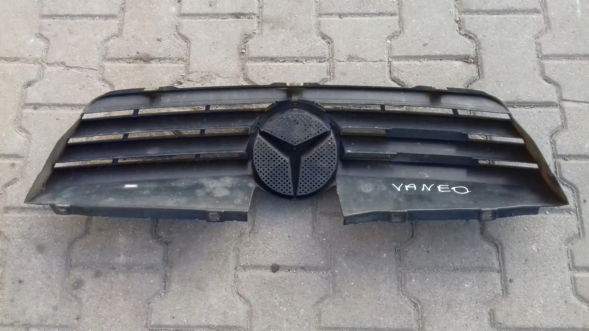 GRILL ATRAPA CHŁODNICY A4148800085 MERCEDES VANEO W414 01-05