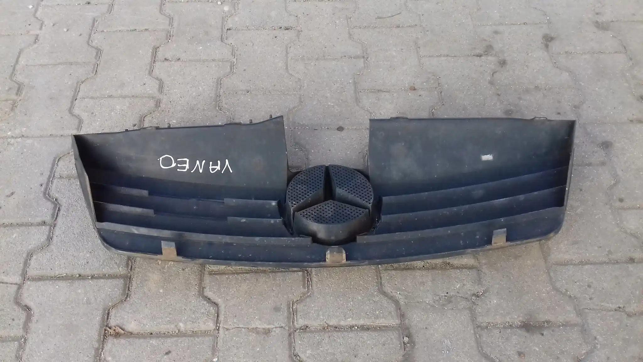 GRILL ATRAPA CHŁODNICY A4148800085 MERCEDES VANEO W414 01-05