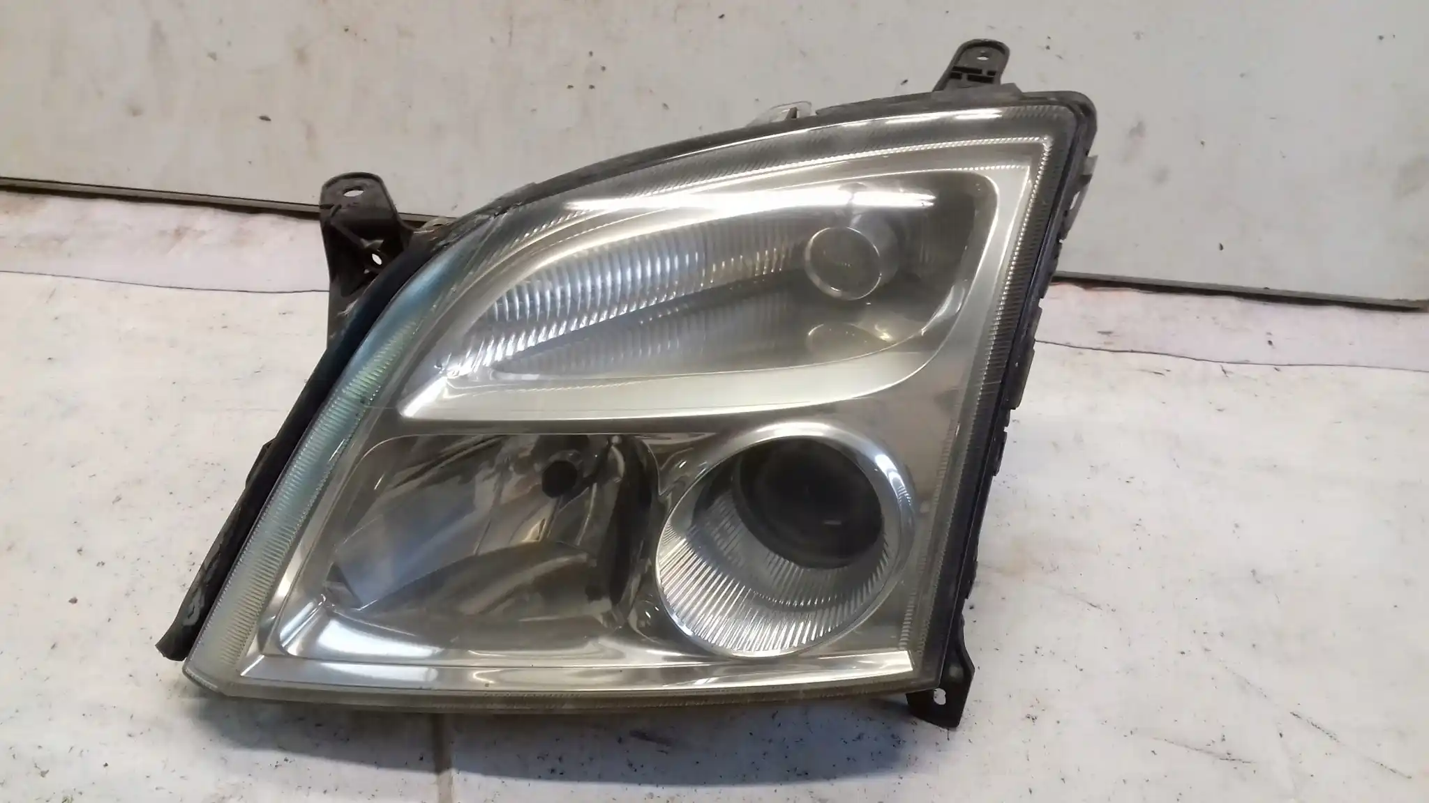 LAMPA LEWY PRZÓD PRZEDNIA 15588700 OPEL VECTRA C SIGNUM 02-05