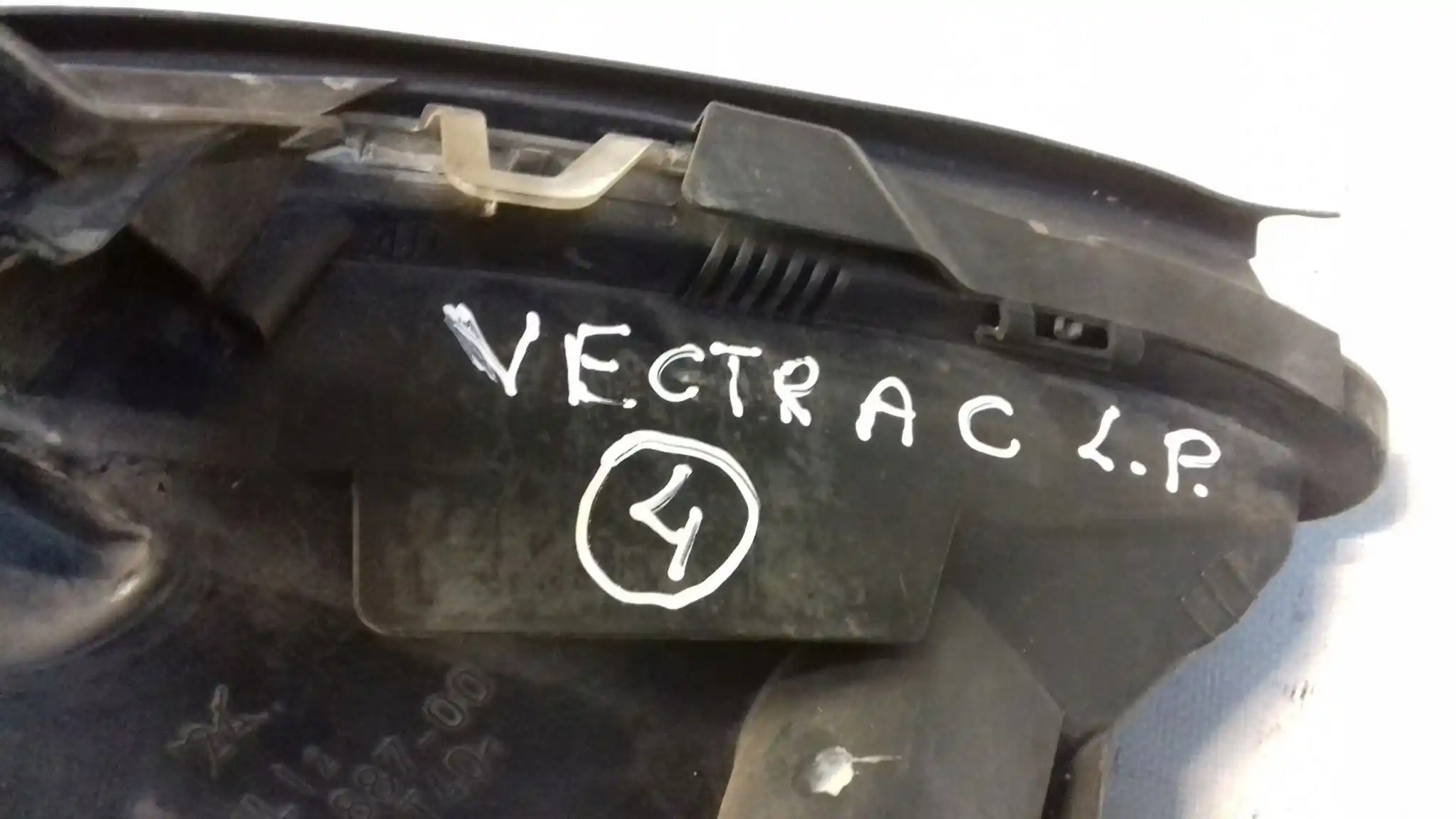 LAMPA LEWY PRZÓD PRZEDNIA 15588700 OPEL VECTRA C SIGNUM 02-05