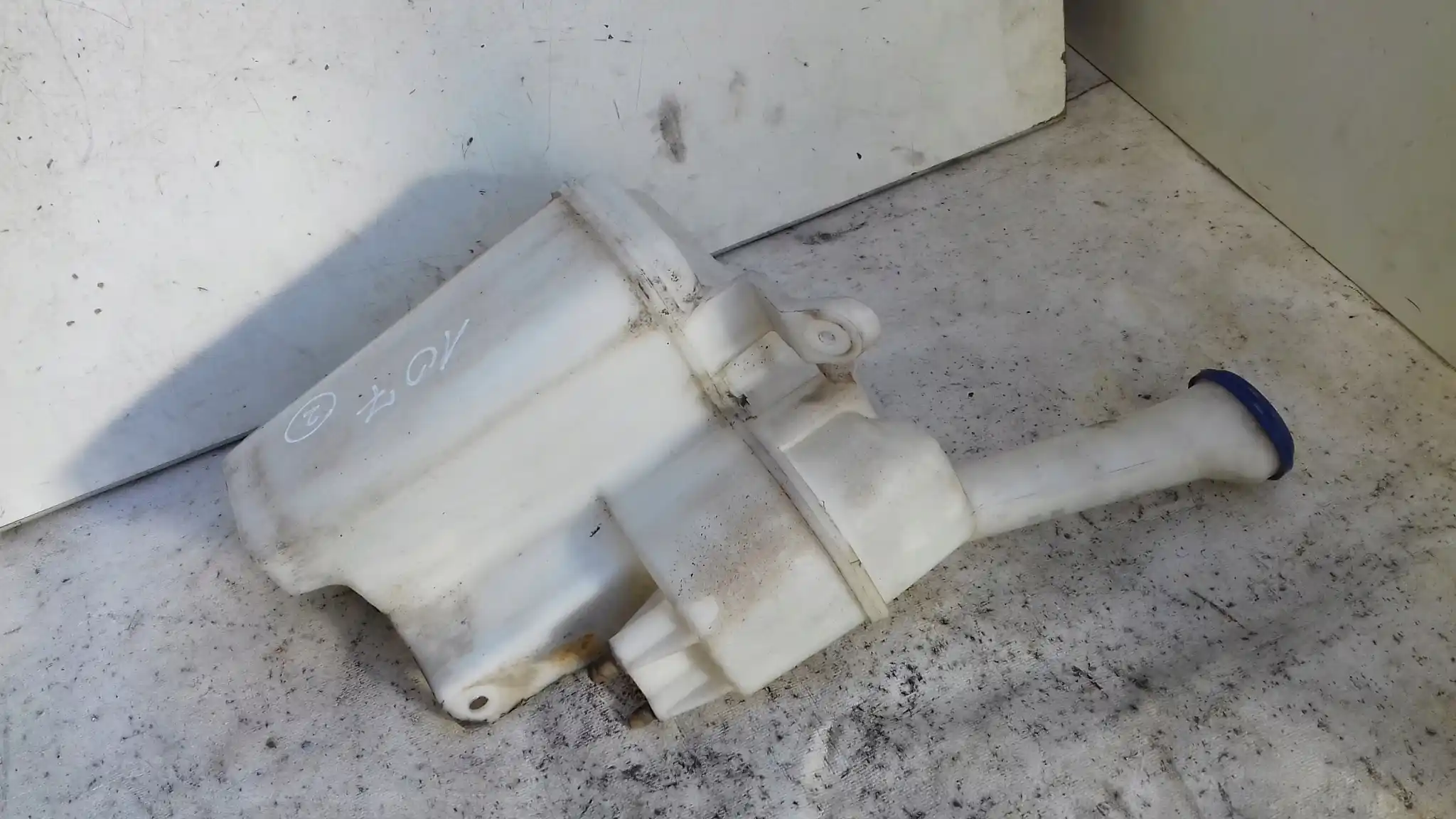 ZBIORNICZEK SPRYSKIWACZY PEUGEOT 107 CITROEN C1 05-12